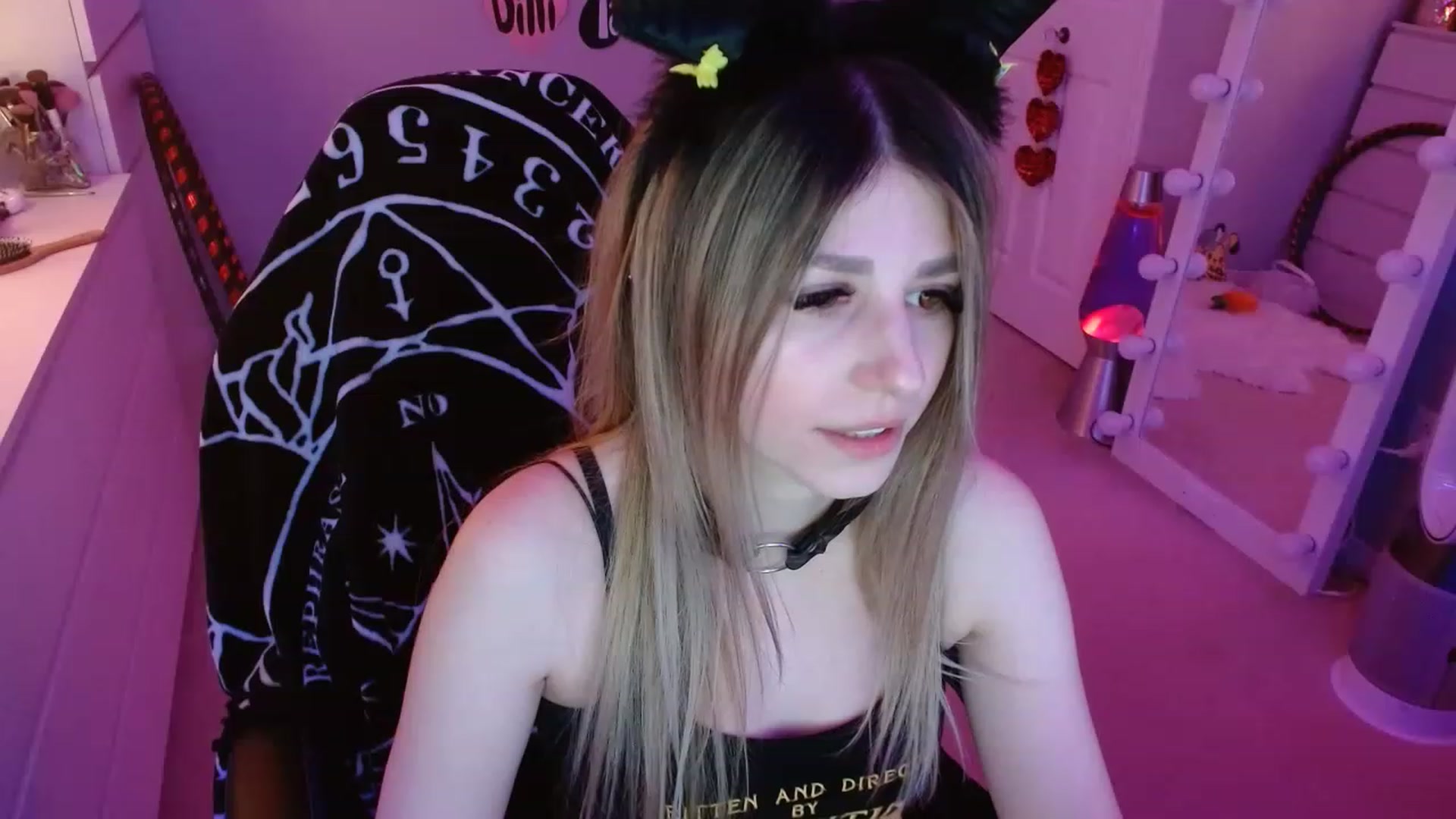 Gallery image thumbnail from Serafina's myfreecams stream on, 04/20/2023, 03:04 image 10 of 20