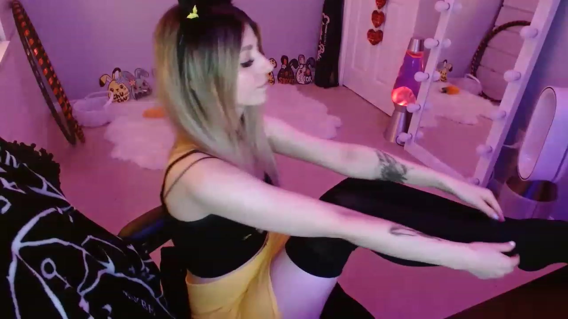 Gallery image thumbnail from Serafina's myfreecams stream on, 04/20/2023, 03:04 image 16 of 20