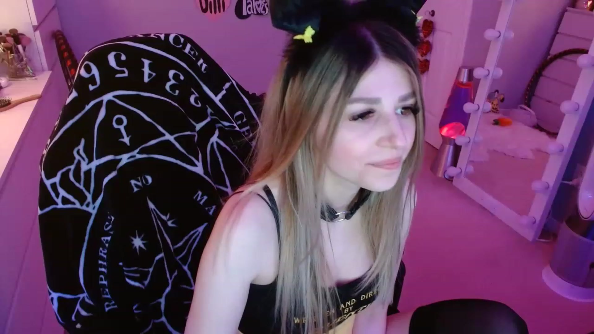 Gallery image thumbnail from Serafina's myfreecams stream on, 04/20/2023, 03:04 image 11 of 20
