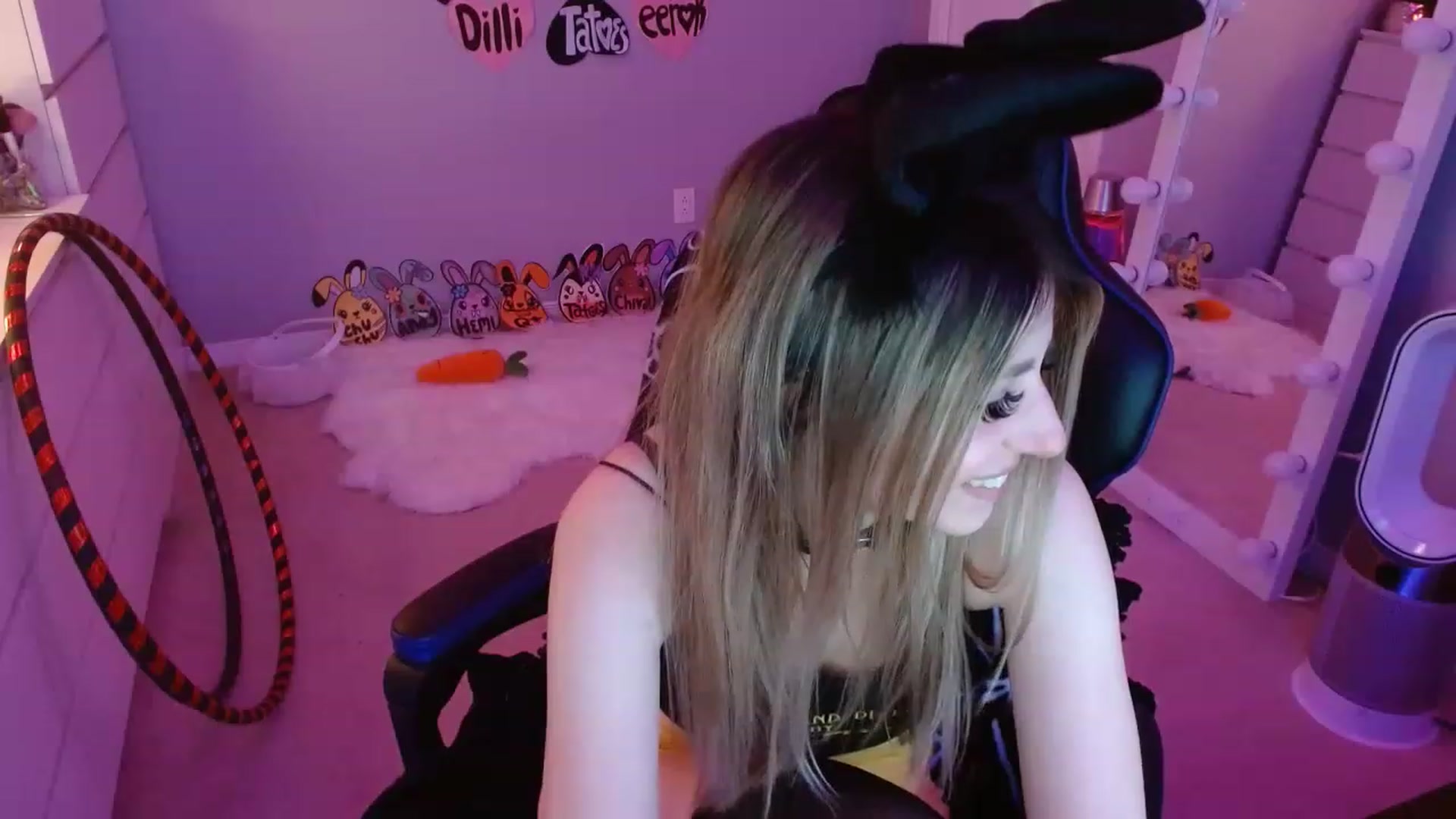 Gallery image thumbnail from Serafina's myfreecams stream on, 04/20/2023, 04:48 image 15 of 20