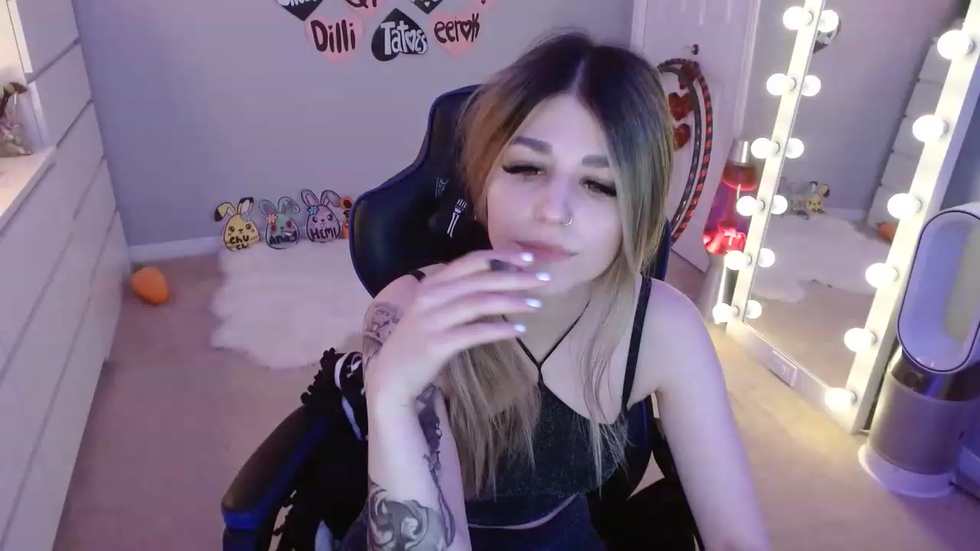 Gallery image thumbnail from Serafina's myfreecams stream on, 04/23/2023, 03:01 image 18 of 20