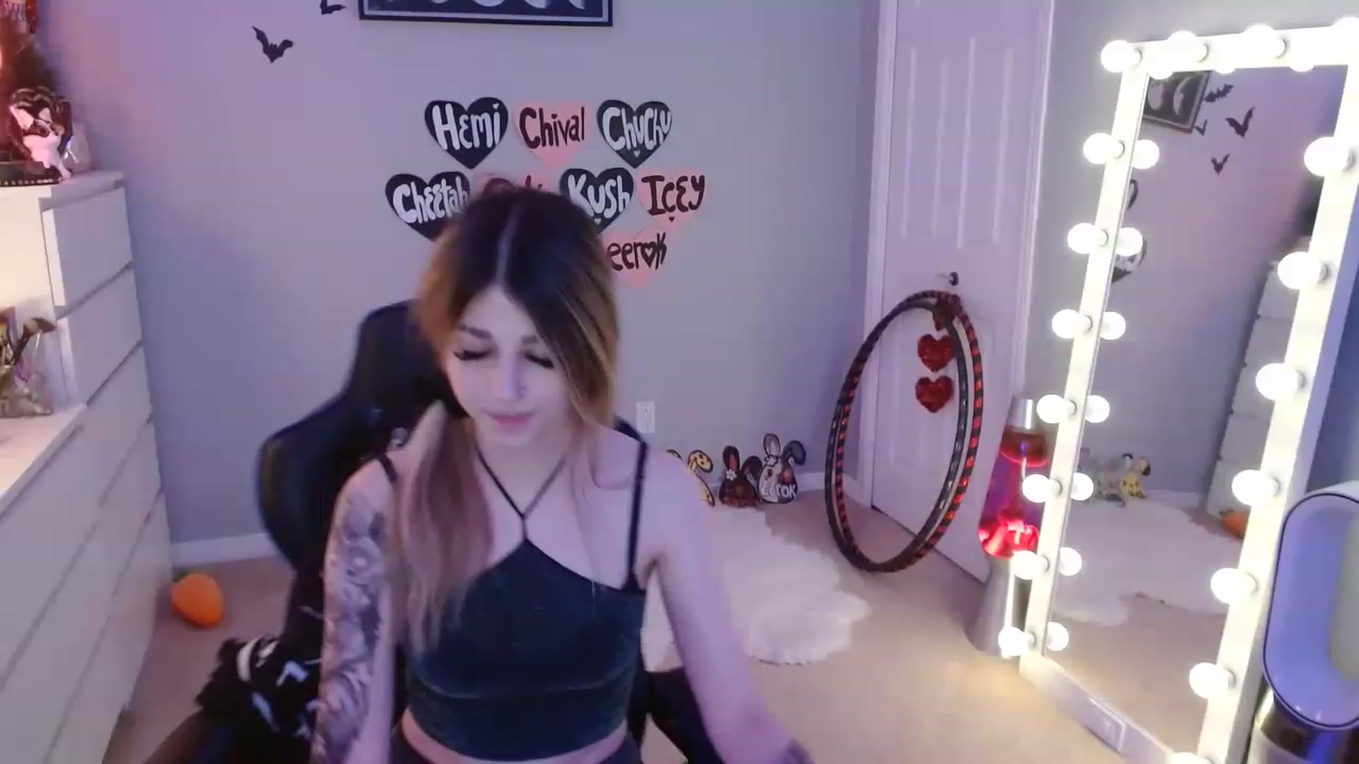 Gallery image thumbnail from Serafina's myfreecams stream on, 04/23/2023, 03:01 image 14 of 20