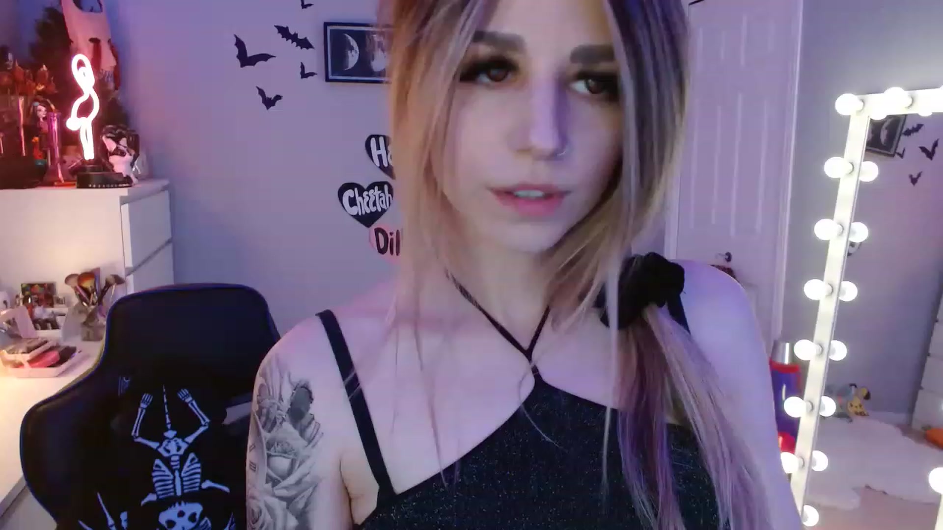 Gallery image thumbnail from Serafina's myfreecams stream on, 04/23/2023, 03:01 image 3 of 20