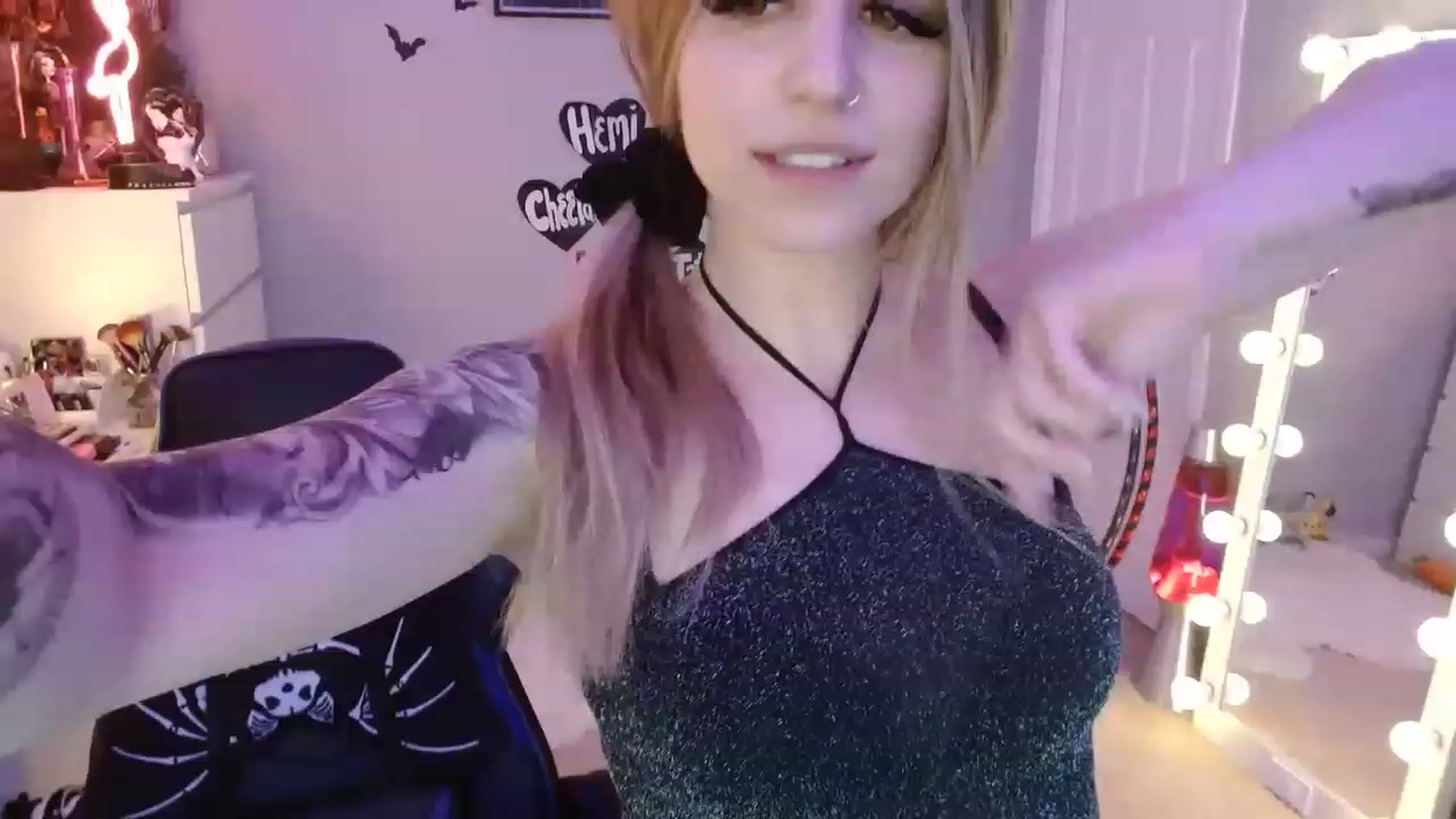 Gallery image thumbnail from Serafina's myfreecams stream on, 04/23/2023, 03:01 image 11 of 20