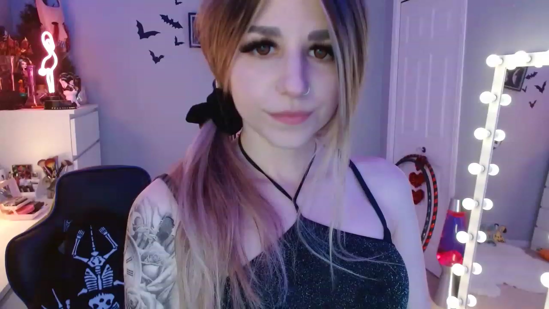 Gallery image thumbnail from Serafina's myfreecams stream on, 04/23/2023, 03:01 image 7 of 20