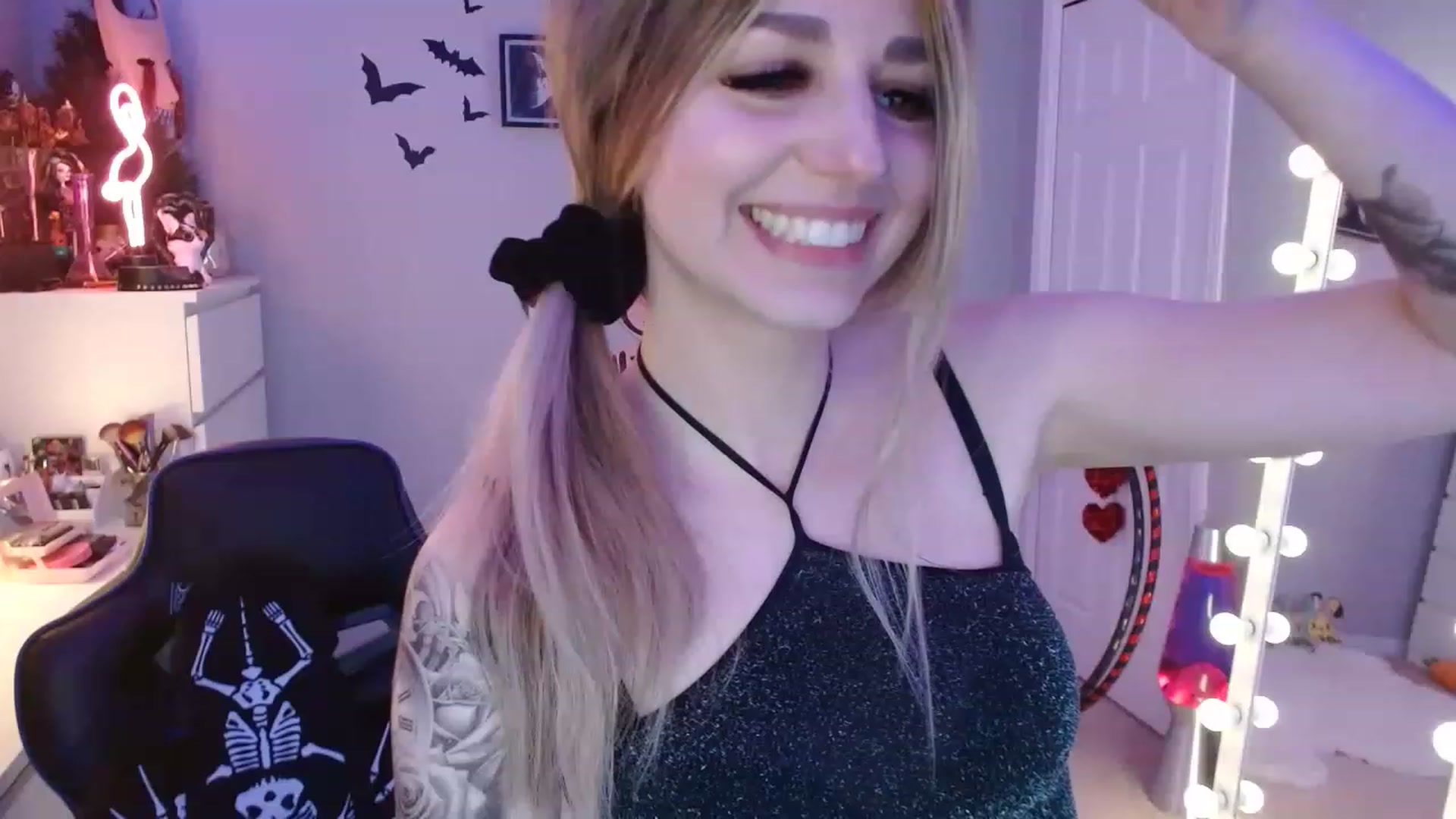 Gallery image thumbnail from Serafina's myfreecams stream on, 04/23/2023, 03:01 image 10 of 20