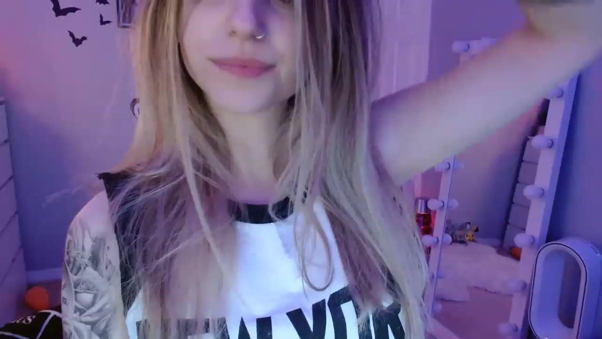 Gallery image thumbnail from Serafina's myfreecams stream on, 04/23/2023, 07:48 image 10 of 20