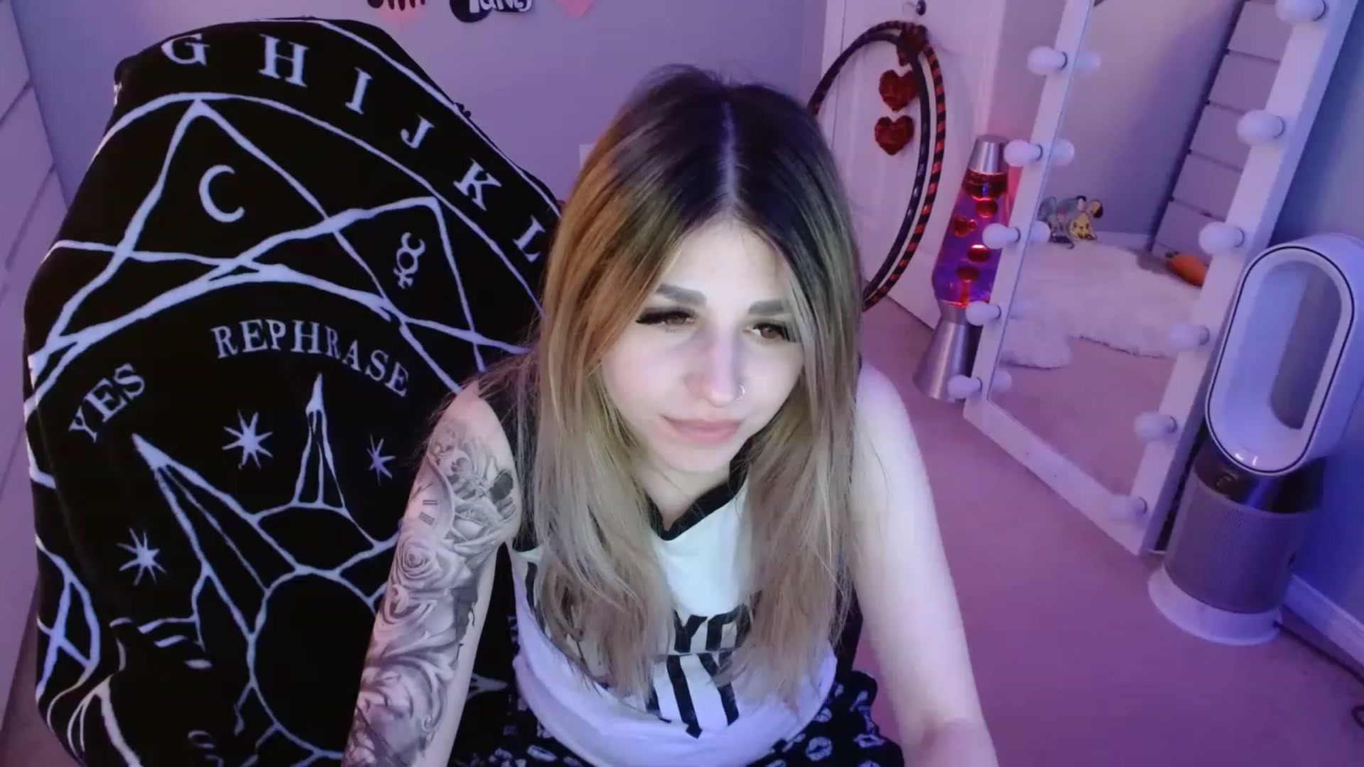 Gallery image thumbnail from Serafina's myfreecams stream on, 04/23/2023, 07:48 image 14 of 20