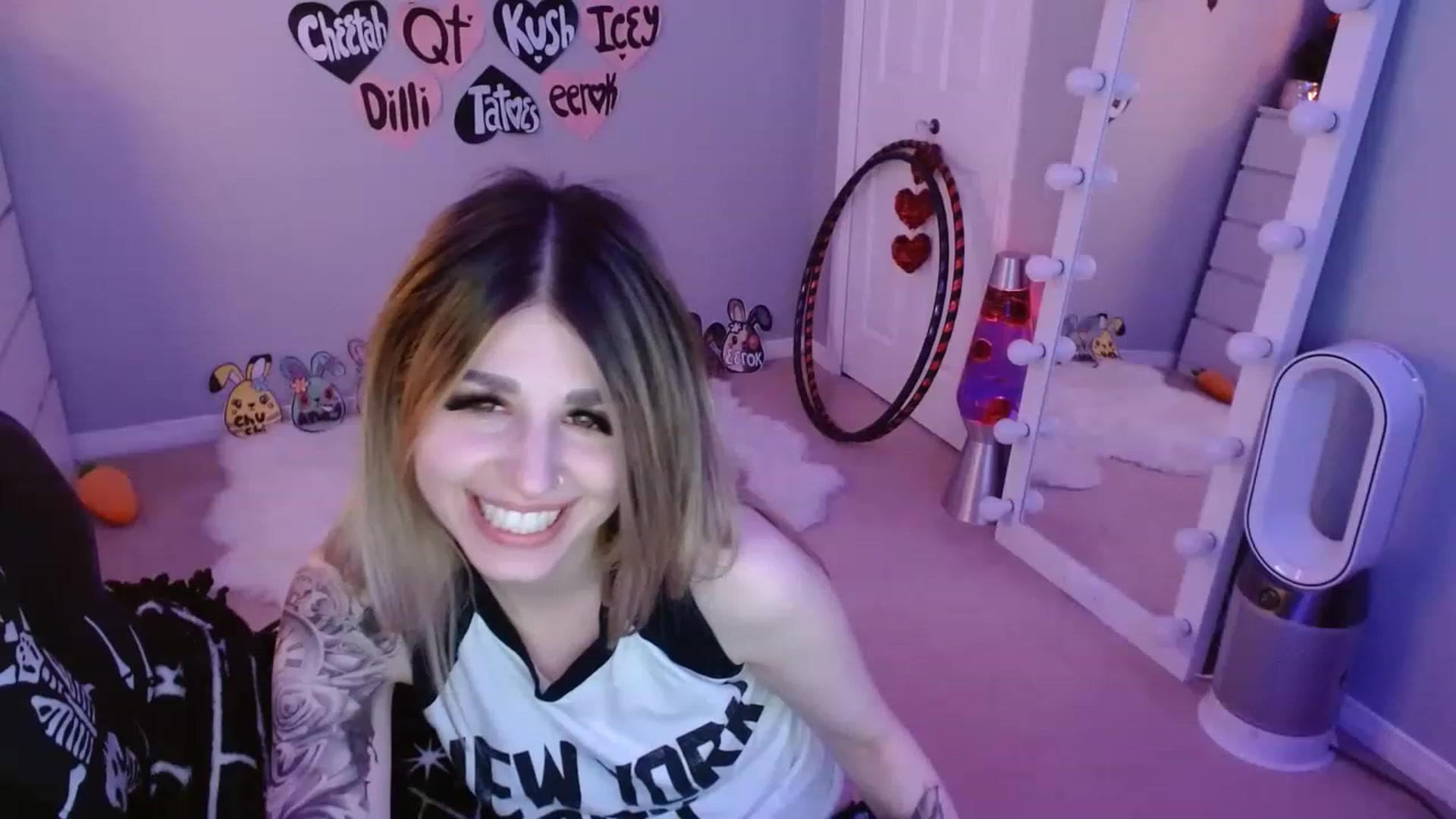 Gallery image thumbnail from Serafina's myfreecams stream on, 04/23/2023, 07:48 image 3 of 20