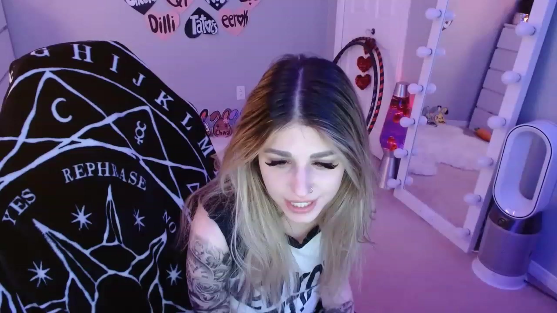 Gallery image thumbnail from Serafina's myfreecams stream on, 04/23/2023, 07:48 image 13 of 20