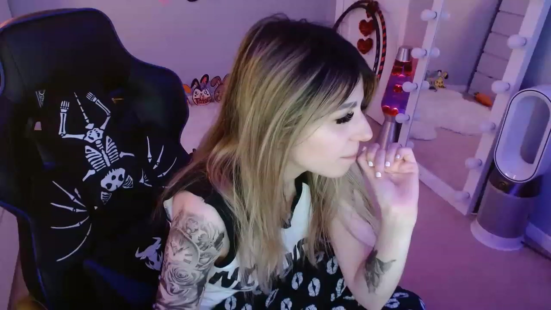Gallery image thumbnail from Serafina's myfreecams stream on, 04/23/2023, 07:48 image 6 of 20