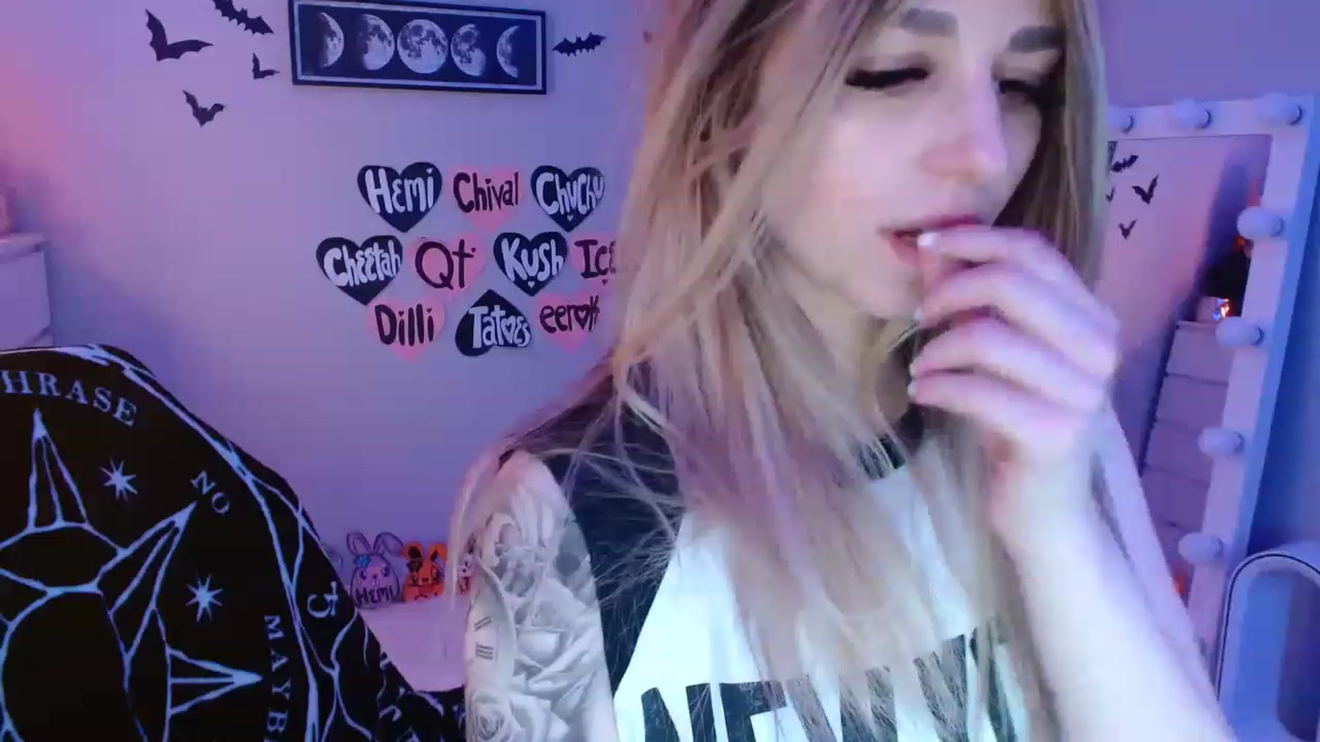 Gallery image thumbnail from Serafina's myfreecams stream on, 04/23/2023, 07:48 image 8 of 20