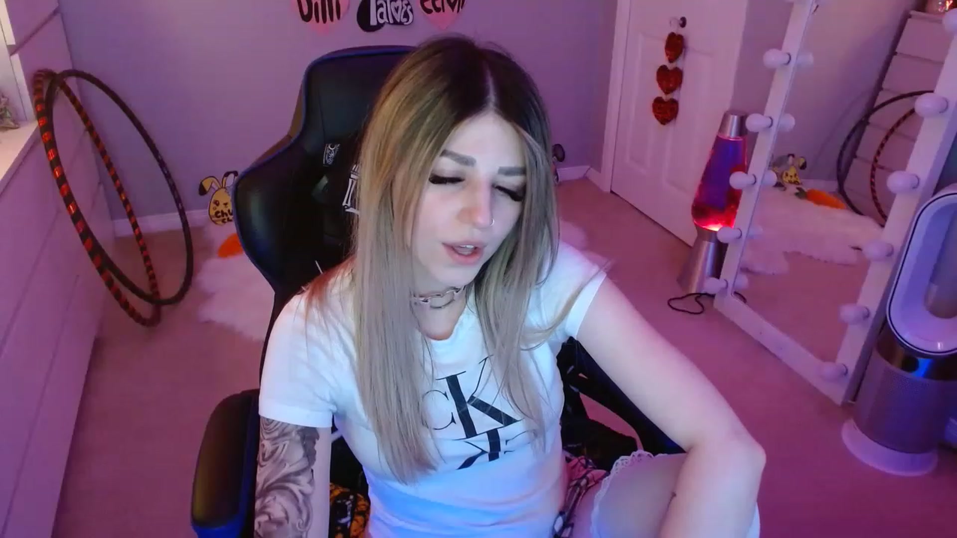 Gallery image thumbnail from Serafina's myfreecams stream on, 04/25/2023, 04:53 image 18 of 20
