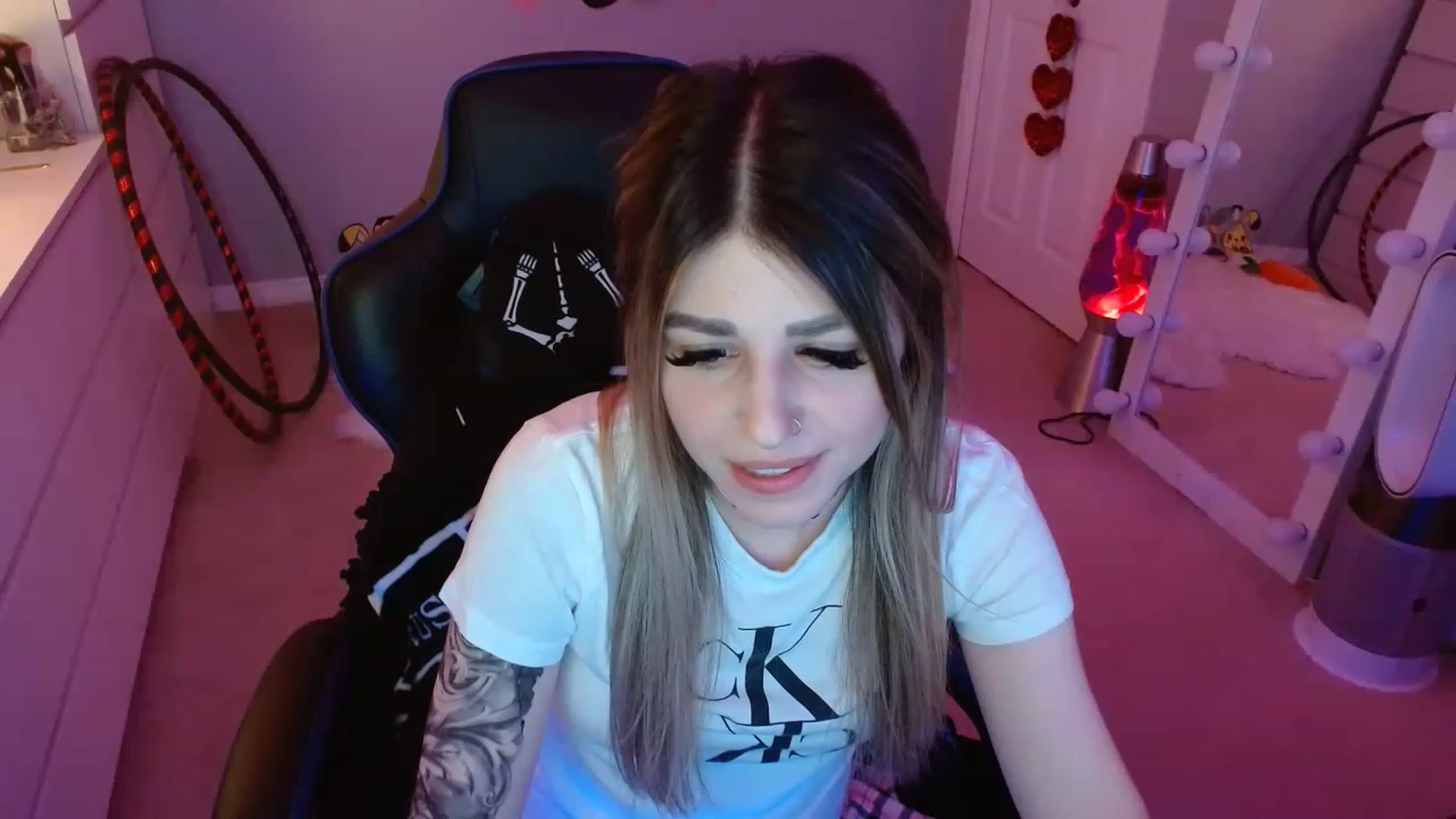 Gallery image thumbnail from Serafina's myfreecams stream on, 04/25/2023, 04:53 image 5 of 20