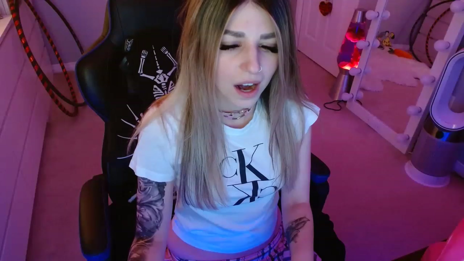 Gallery image thumbnail from Serafina's myfreecams stream on, 04/25/2023, 04:53 image 14 of 20