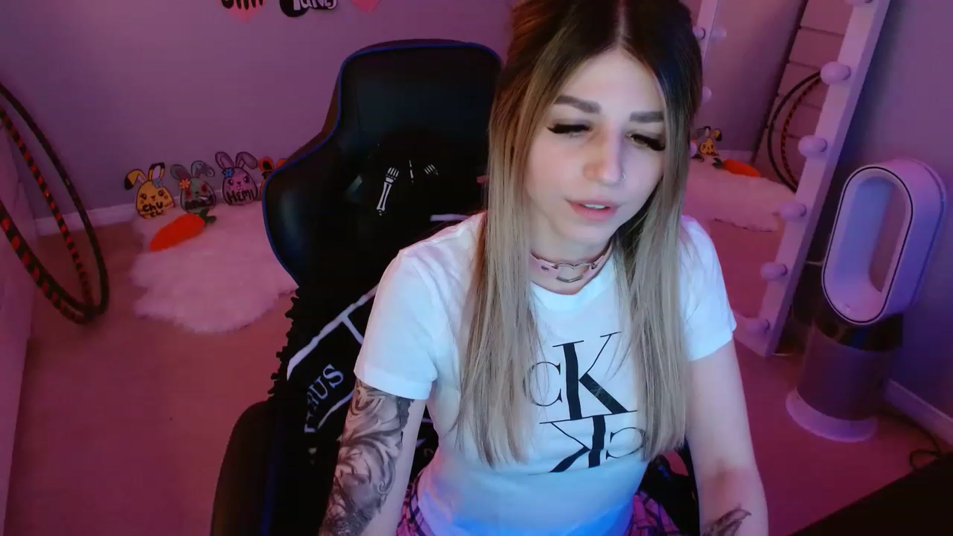 Gallery image thumbnail from Serafina's myfreecams stream on, 04/25/2023, 04:53 image 1 of 20
