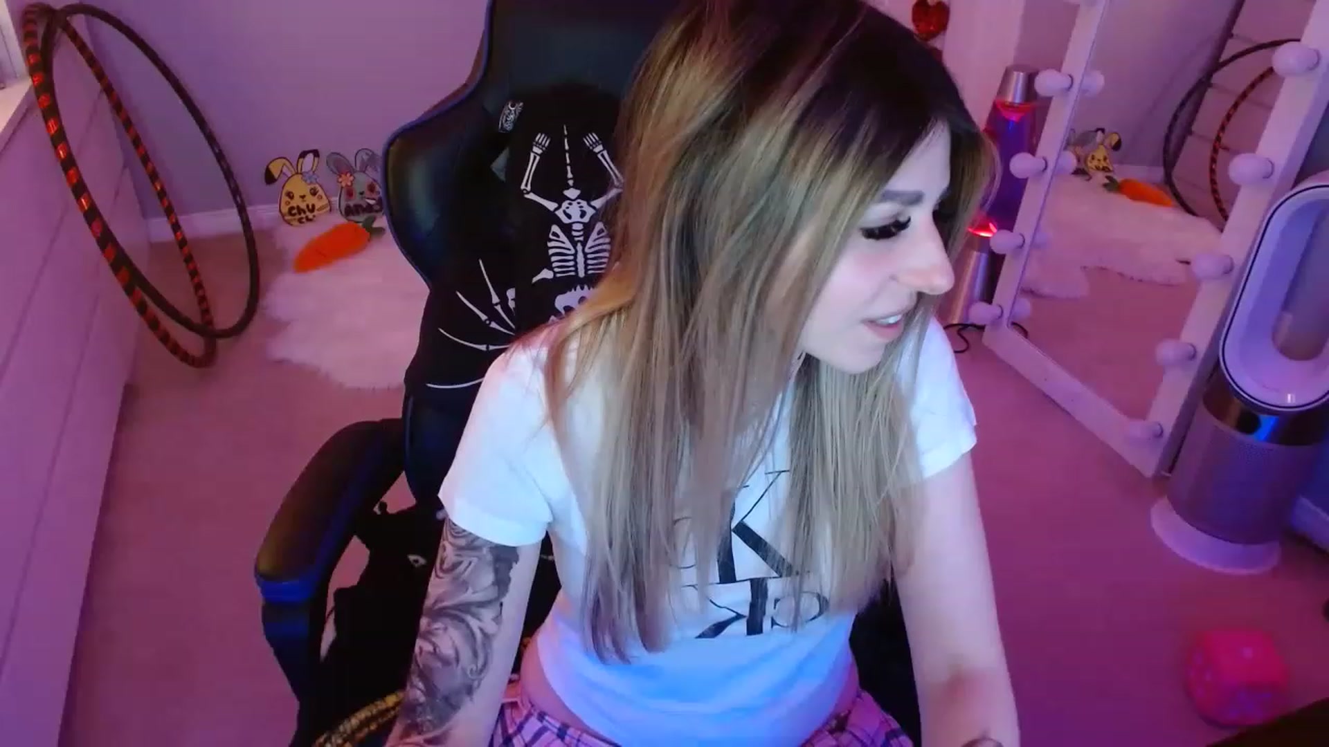 Gallery image thumbnail from Serafina's myfreecams stream on, 04/25/2023, 05:39 image 5 of 20