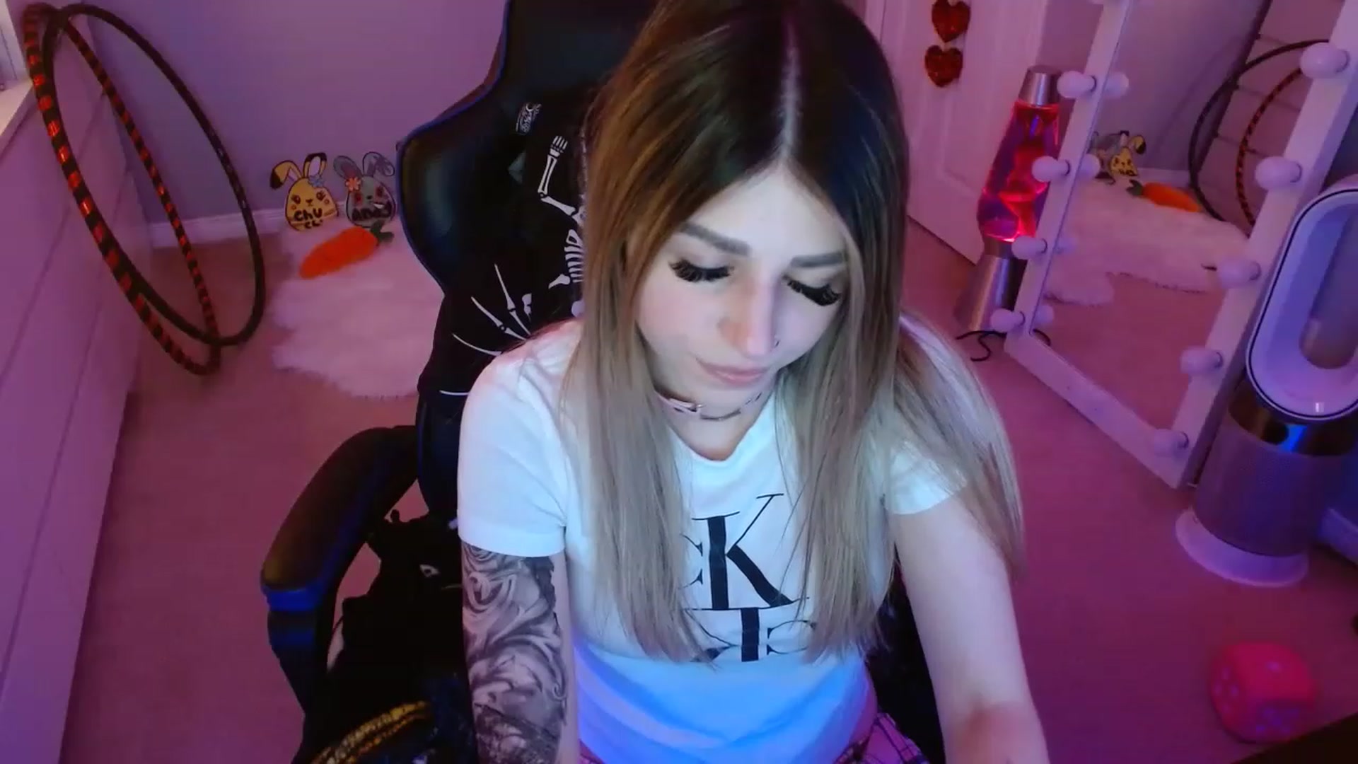 Gallery image thumbnail from Serafina's myfreecams stream on, 04/25/2023, 05:39 image 8 of 20