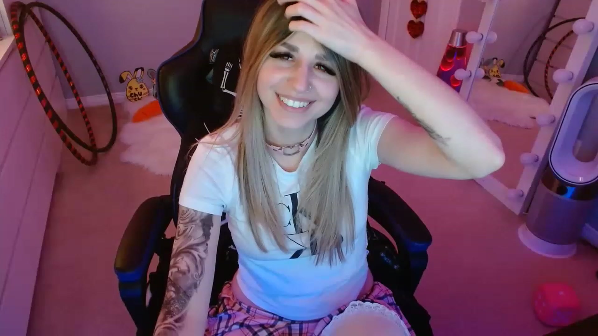 Gallery image thumbnail from Serafina's myfreecams stream on, 04/25/2023, 05:39 image 20 of 20