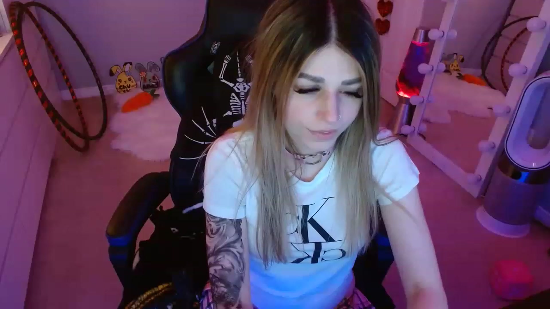 Gallery image thumbnail from Serafina's myfreecams stream on, 04/25/2023, 05:39 image 3 of 20