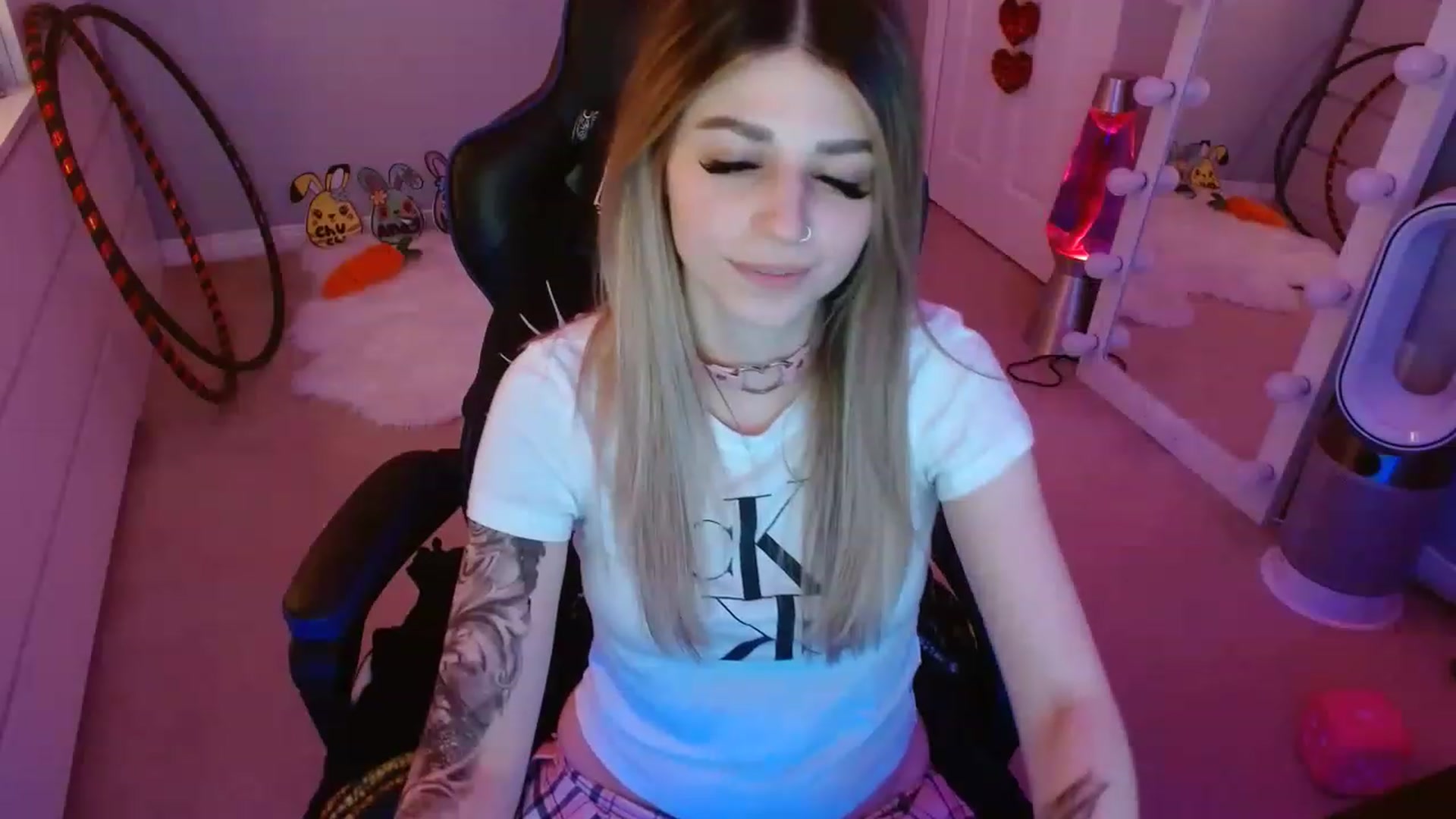 Gallery image thumbnail from Serafina's myfreecams stream on, 04/25/2023, 05:39 image 6 of 20