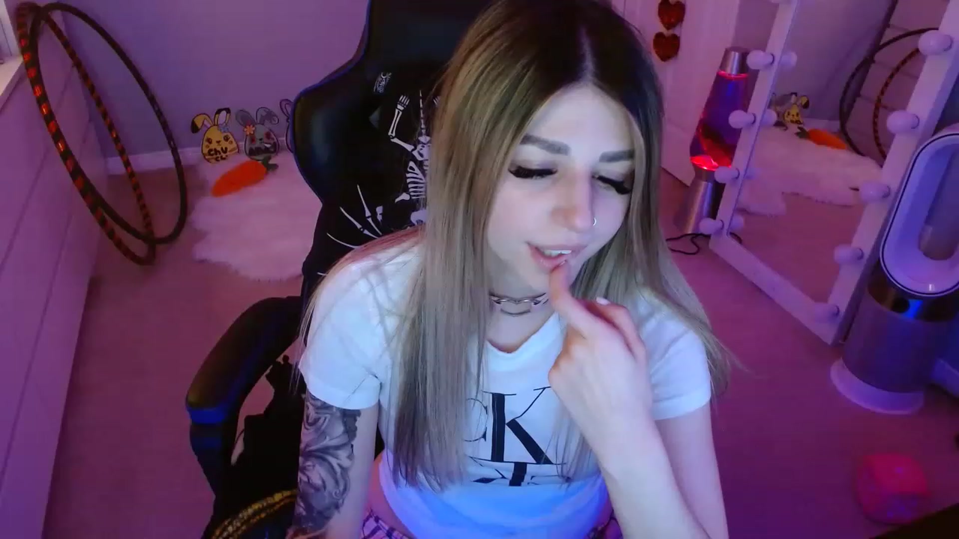 Gallery image thumbnail from Serafina's myfreecams stream on, 04/25/2023, 05:39 image 2 of 20