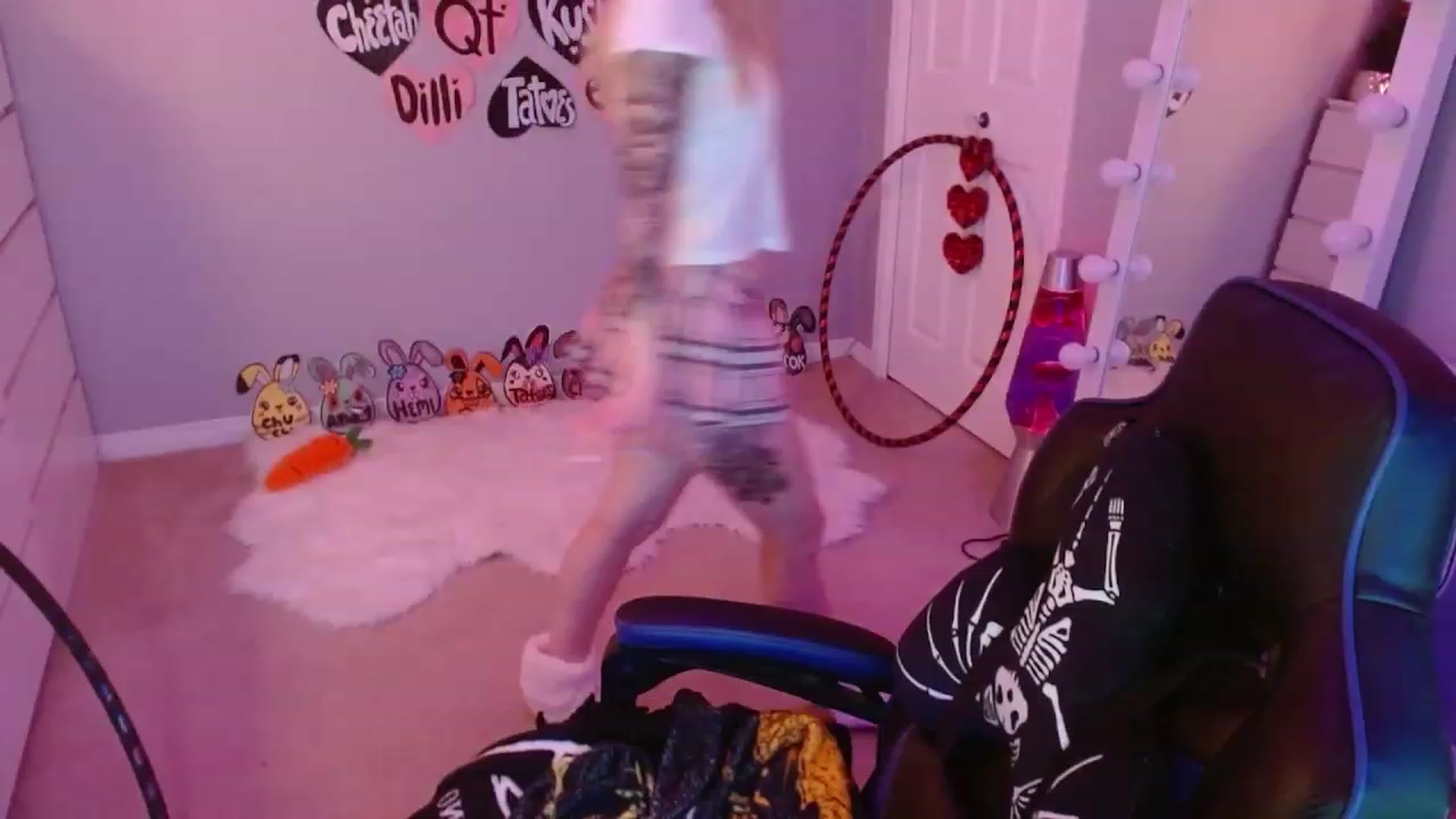 Gallery image thumbnail from Serafina's myfreecams stream on, 04/26/2023, 05:39 image 8 of 20
