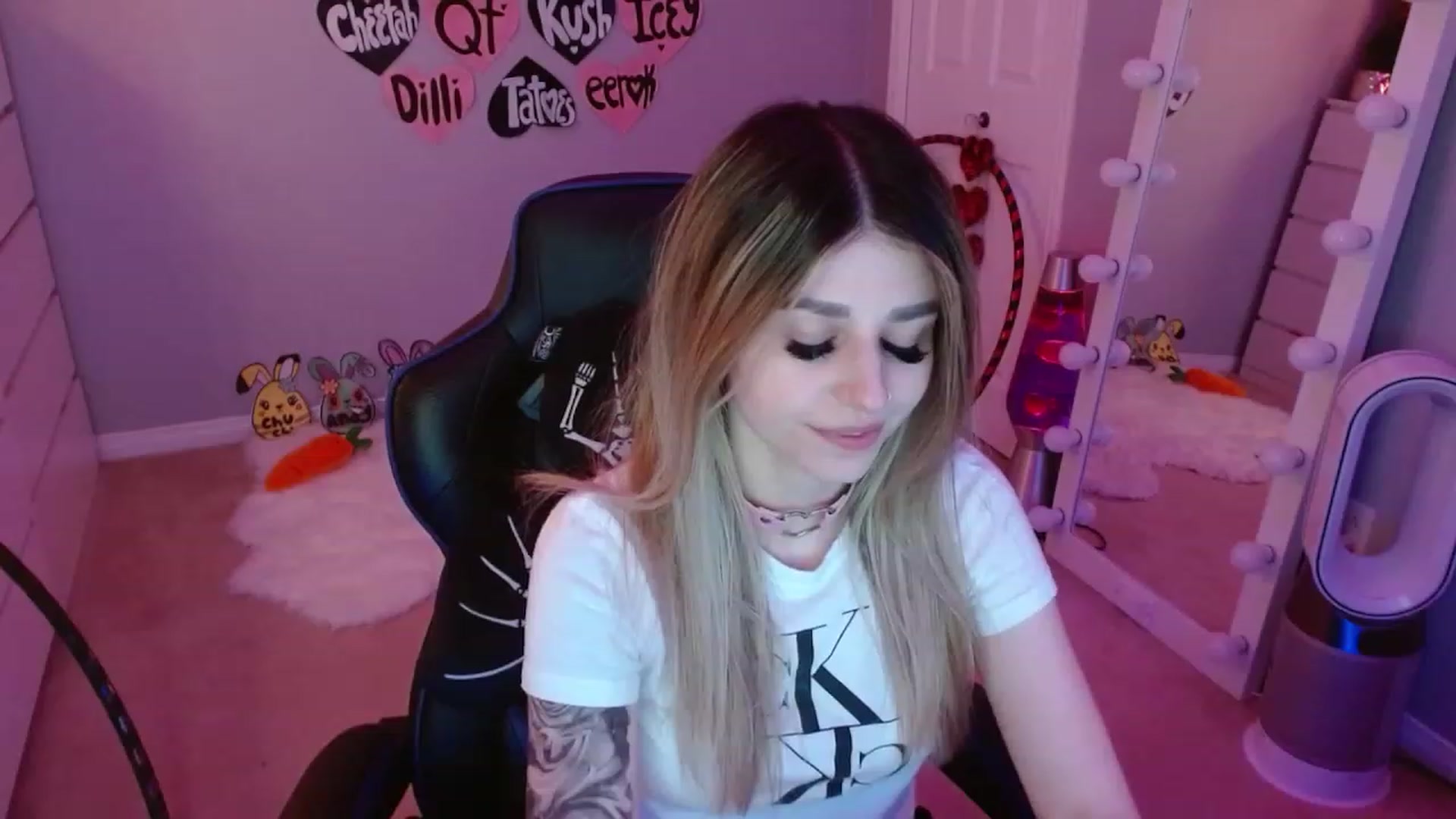Gallery image thumbnail from Serafina's myfreecams stream on, 04/26/2023, 05:39 image 2 of 20