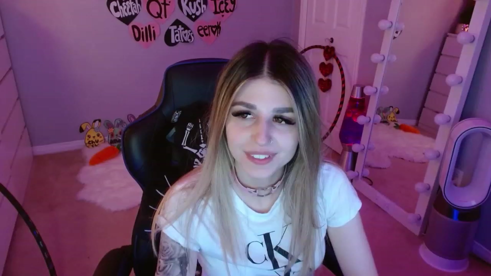 Gallery image thumbnail from Serafina's myfreecams stream on, 04/26/2023, 05:39 image 7 of 20