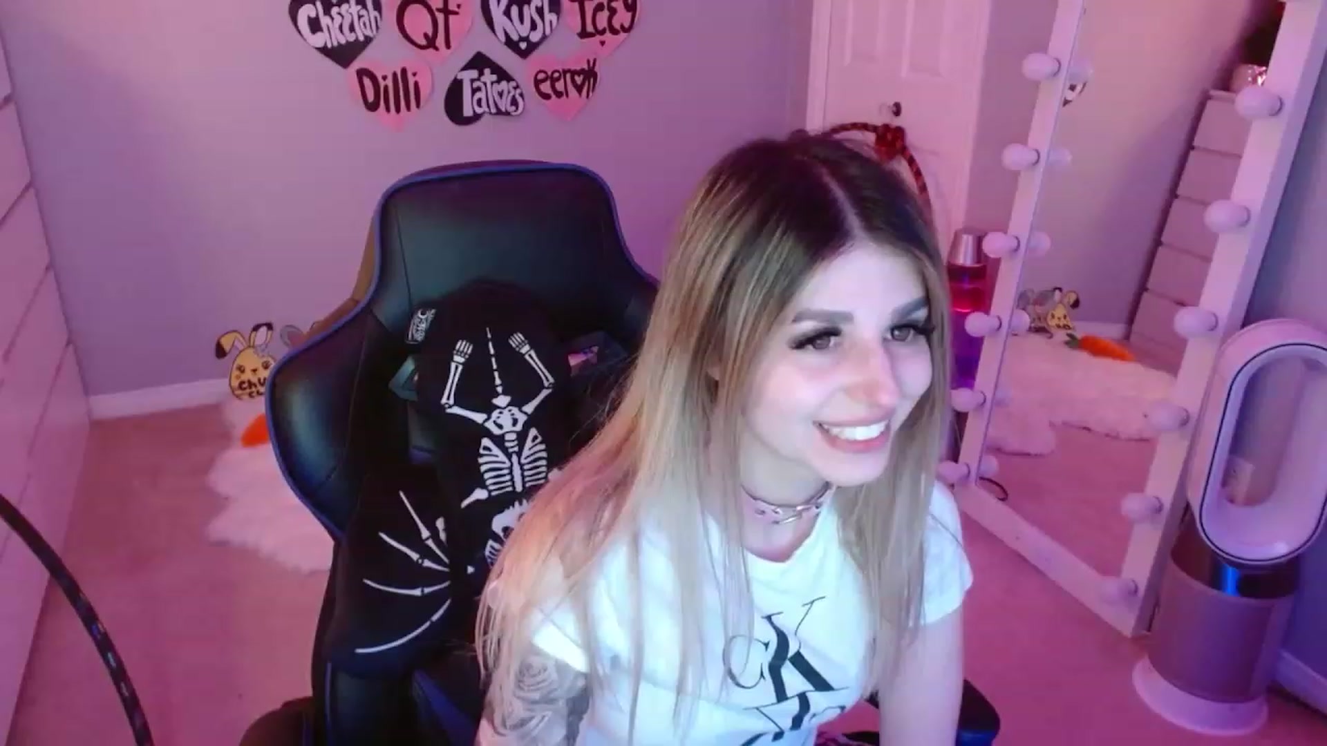 Gallery image thumbnail from Serafina's myfreecams stream on, 04/26/2023, 05:39 image 5 of 20