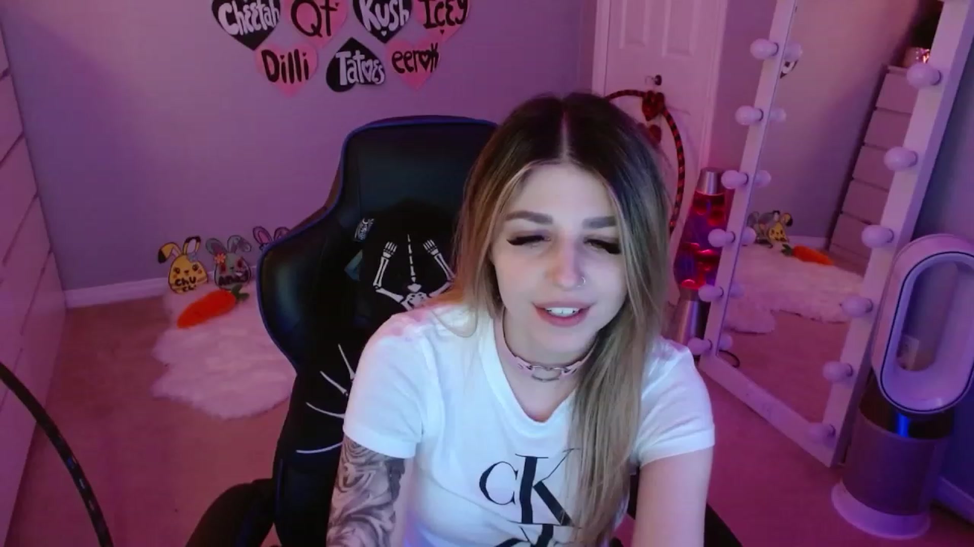 Gallery image thumbnail from Serafina's myfreecams stream on, 04/26/2023, 05:39 image 3 of 20