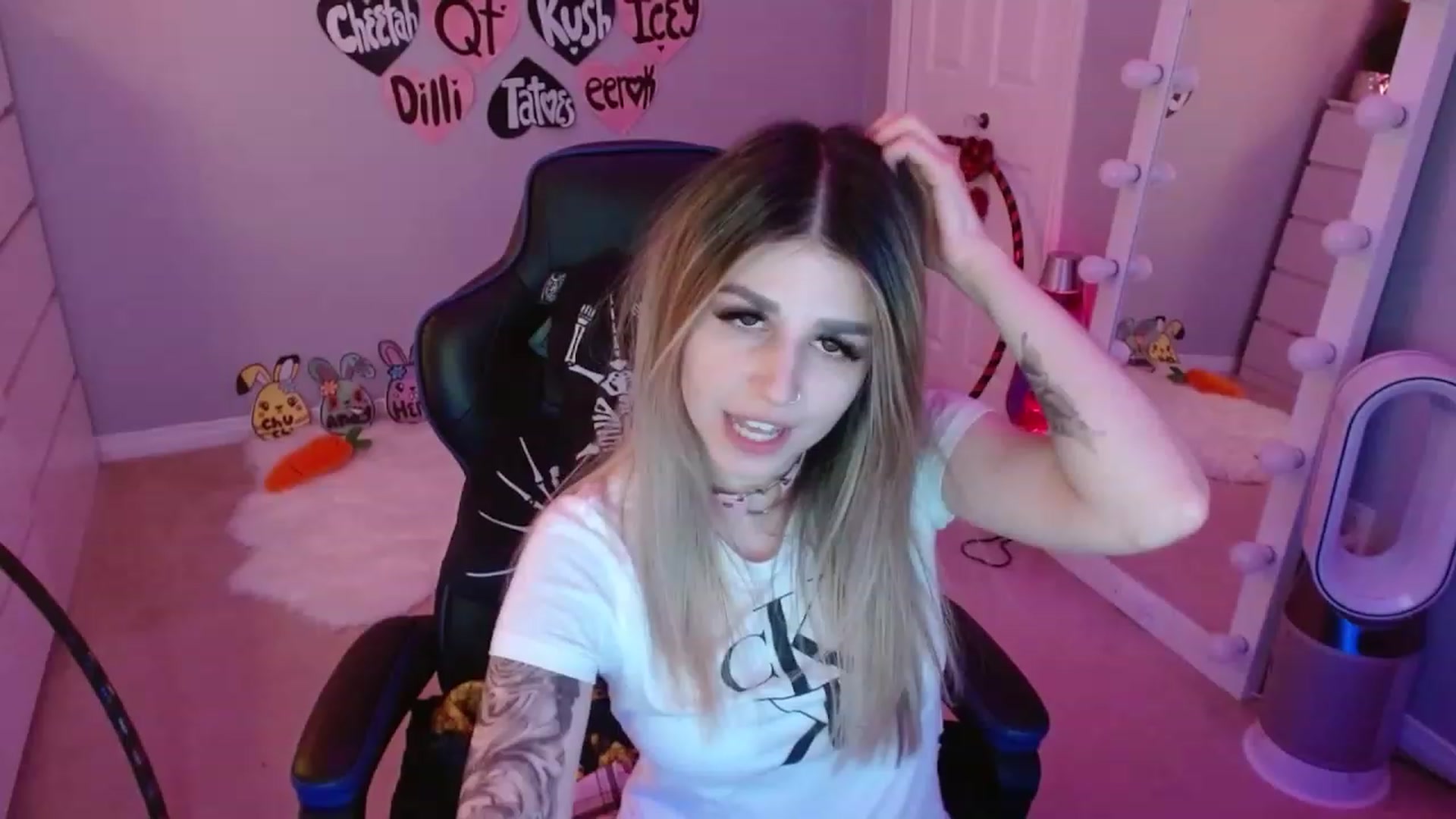 Gallery image thumbnail from Serafina's myfreecams stream on, 04/26/2023, 05:39 image 1 of 20
