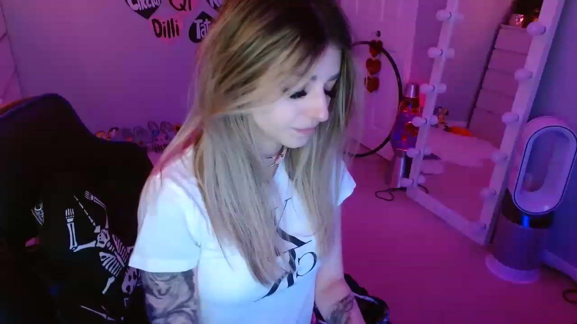 Gallery image thumbnail from Serafina's myfreecams stream on, 04/26/2023, 07:22 image 12 of 20
