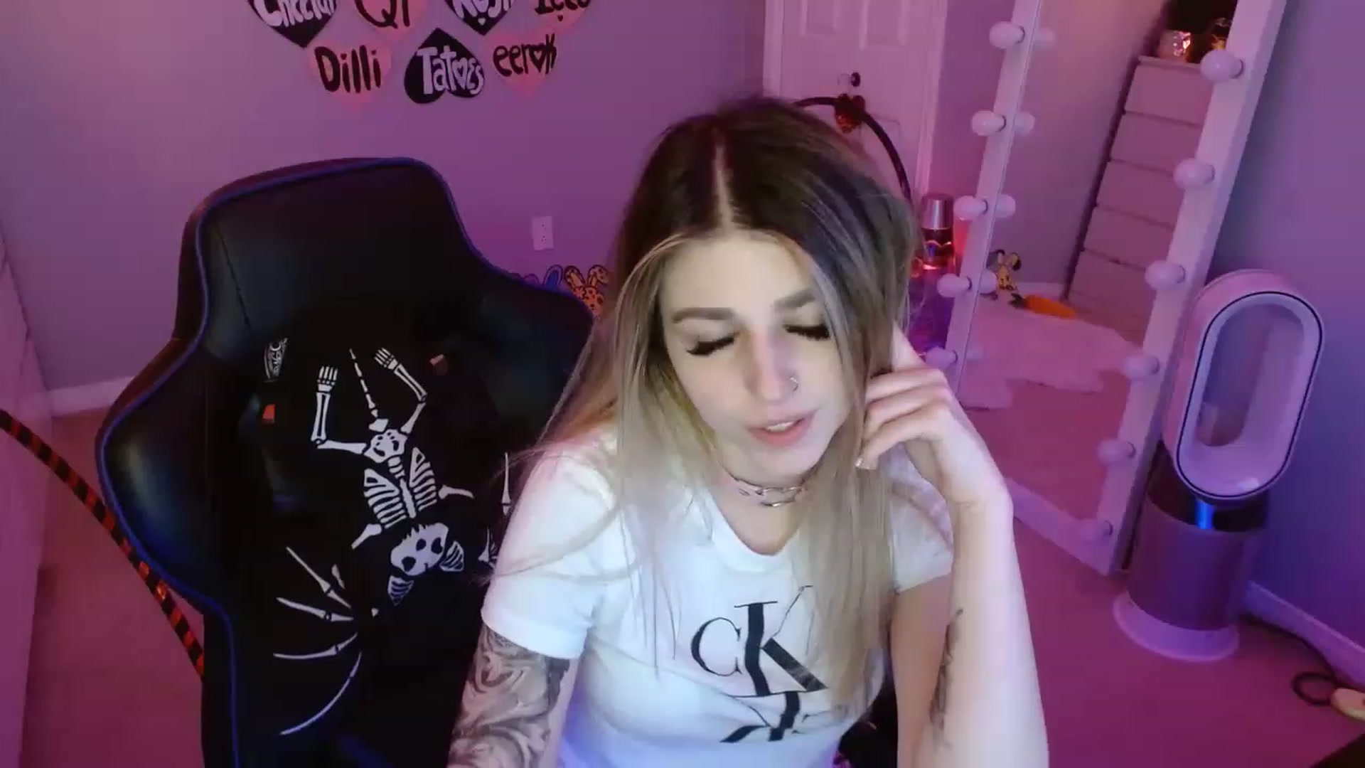 Gallery image thumbnail from Serafina's myfreecams stream on, 04/26/2023, 07:22 image 10 of 20