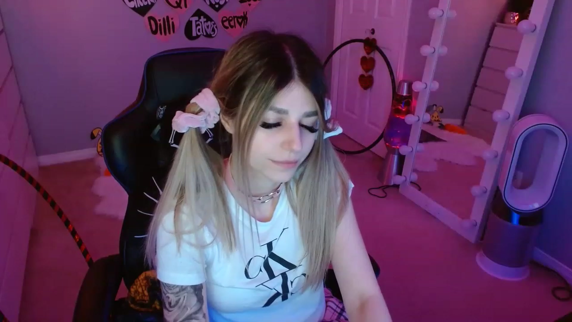 Gallery image thumbnail from Serafina's myfreecams stream on, 04/26/2023, 07:22 image 20 of 20