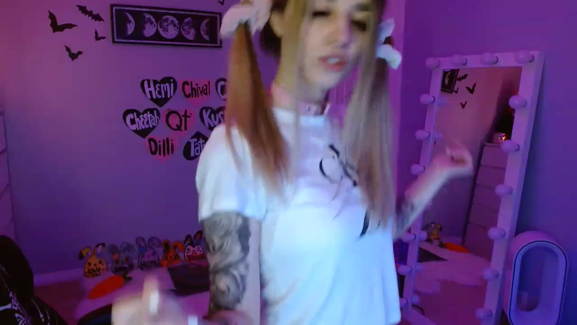 Gallery image thumbnail from Serafina's myfreecams stream on, 04/26/2023, 07:22 image 15 of 20