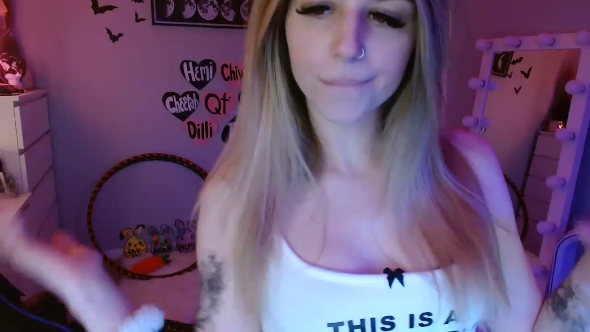 Gallery image thumbnail from Serafina's myfreecams stream on, 04/28/2023, 05:19 image 16 of 20