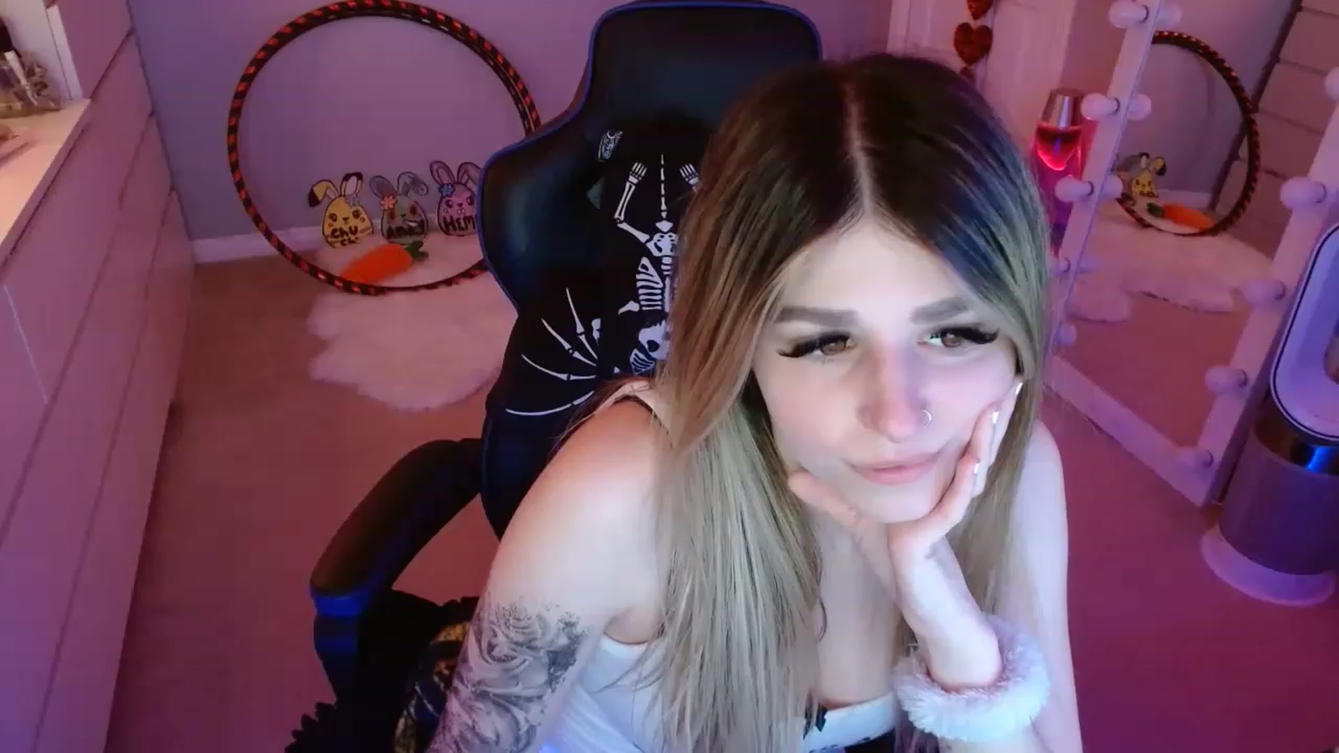 Gallery image thumbnail from Serafina's myfreecams stream on, 04/28/2023, 05:19 image 10 of 20