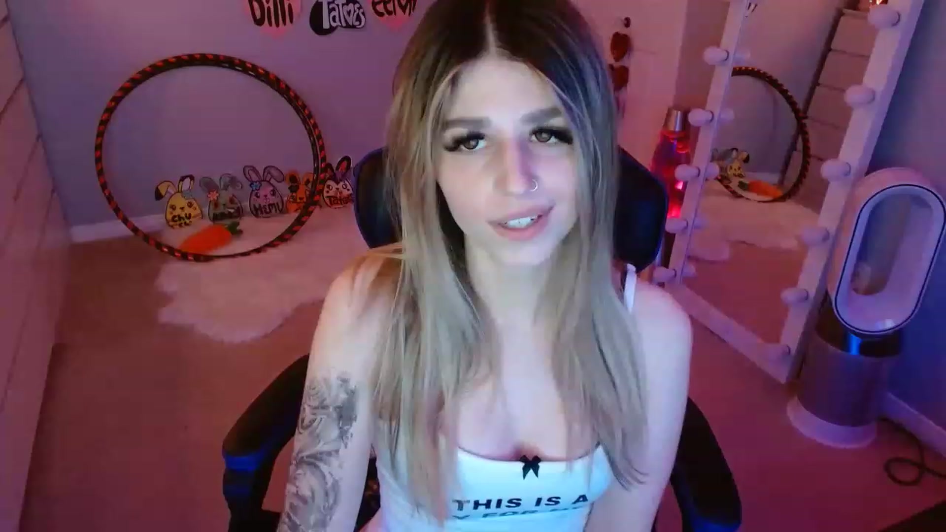 Gallery image thumbnail from Serafina's myfreecams stream on, 04/28/2023, 05:19 image 2 of 20