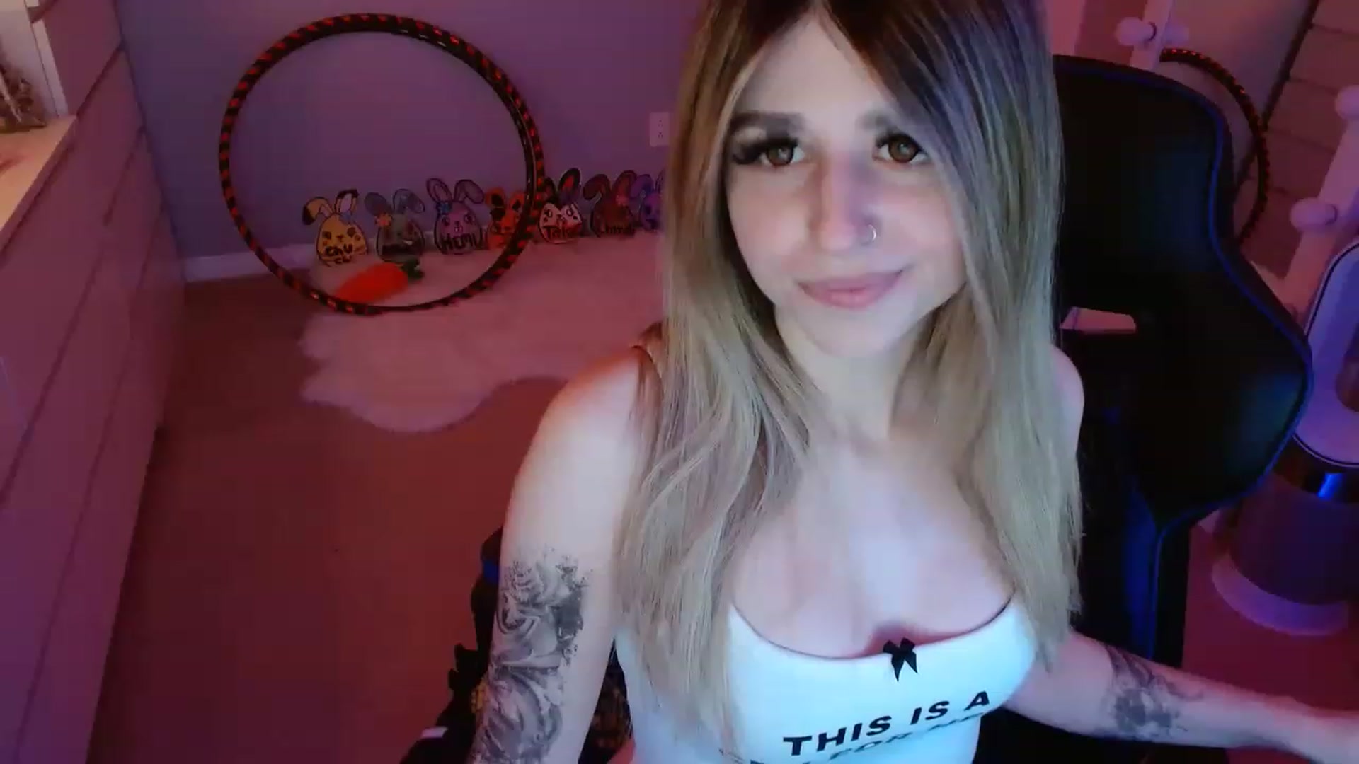 Gallery image thumbnail from Serafina's myfreecams stream on, 04/28/2023, 05:19 image 19 of 20