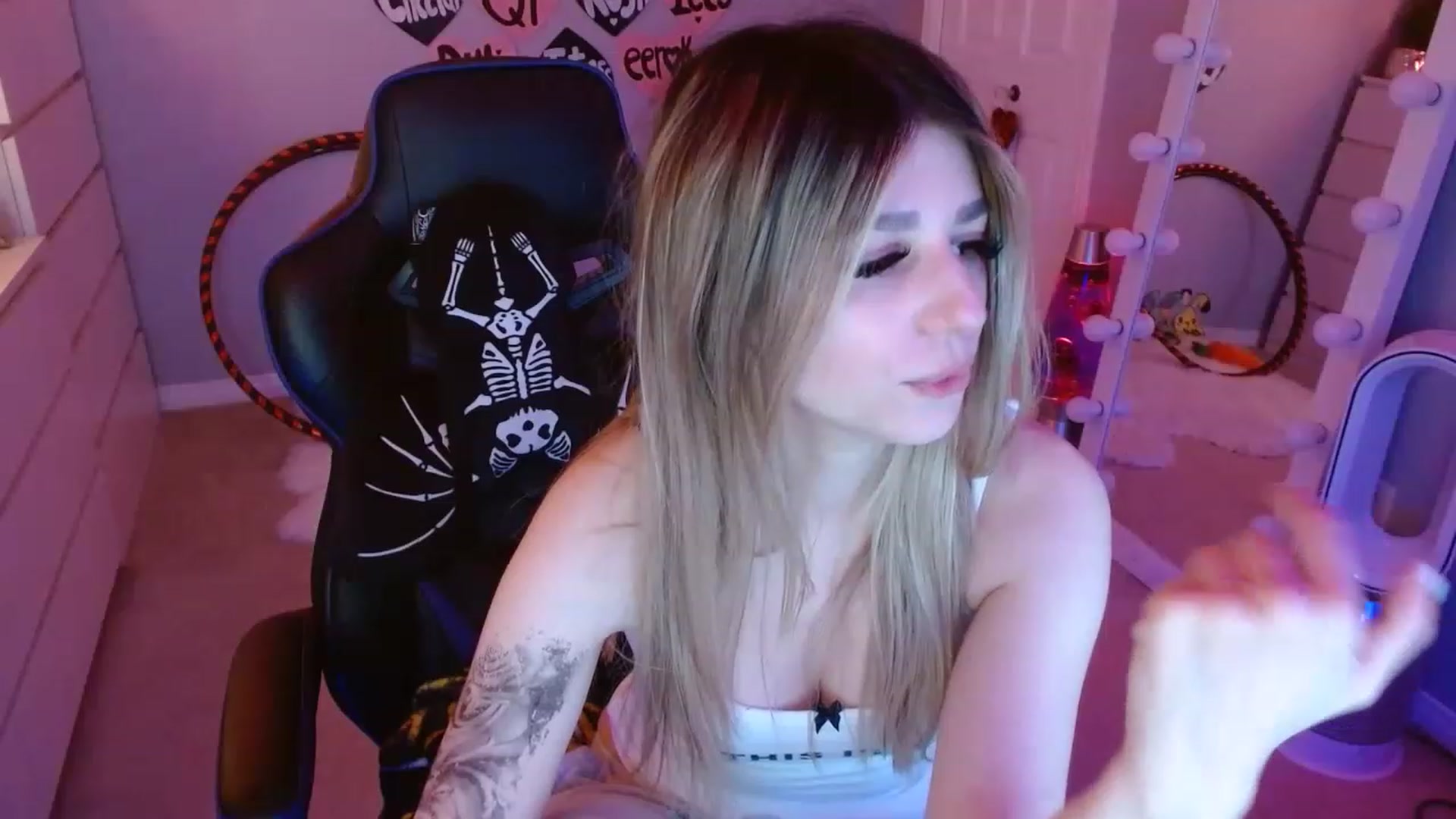 Gallery image thumbnail from Serafina's myfreecams stream on, 04/28/2023, 07:07 image 9 of 20