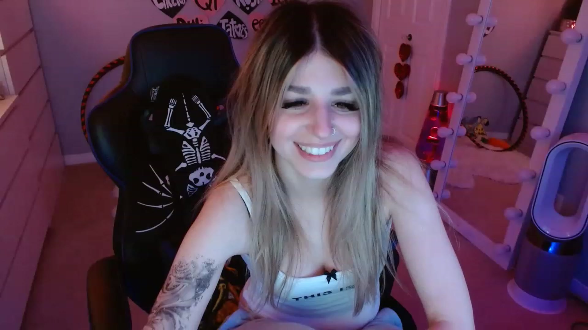 Gallery image thumbnail from Serafina's myfreecams stream on, 04/28/2023, 07:07 image 5 of 20