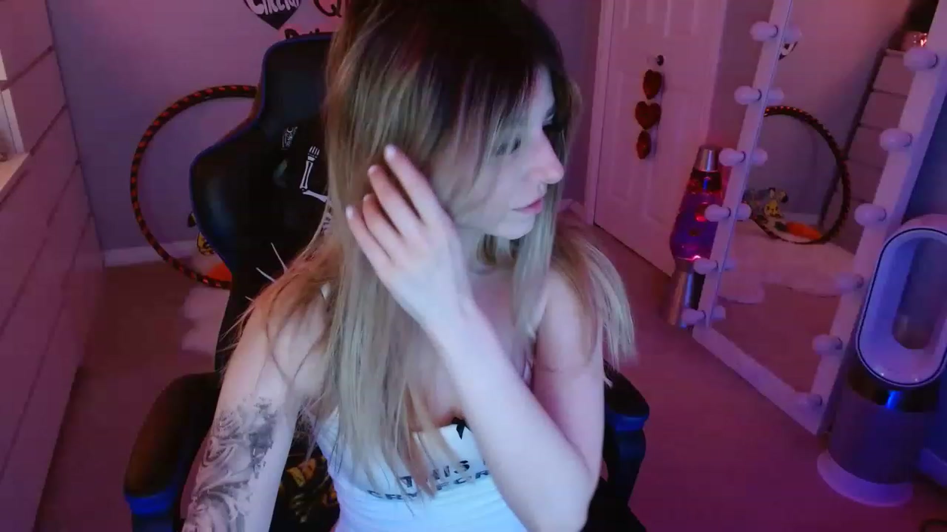 Gallery image thumbnail from Serafina's myfreecams stream on, 04/28/2023, 07:07 image 13 of 20