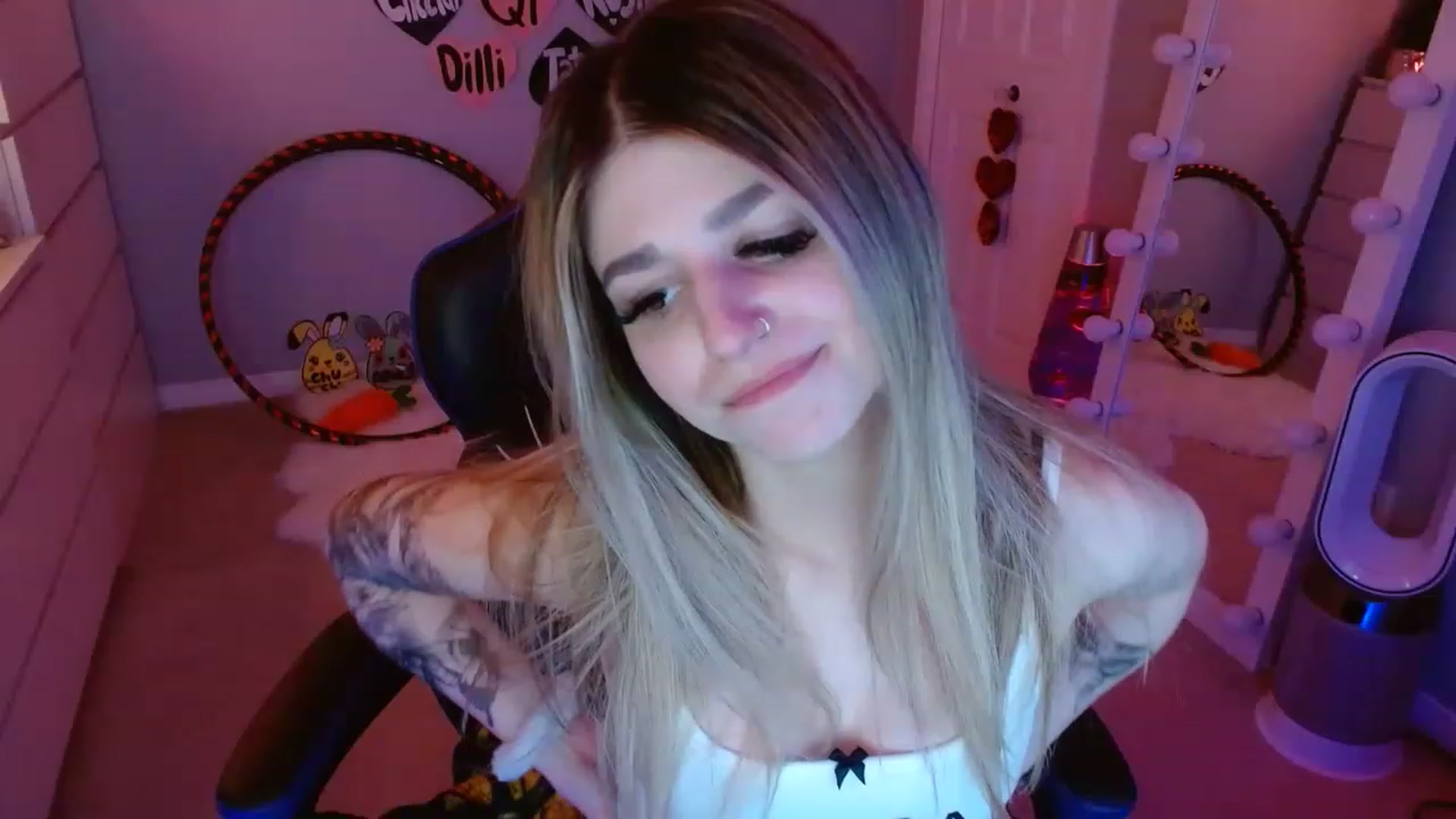 Gallery image thumbnail from Serafina's myfreecams stream on, 04/28/2023, 07:07 image 2 of 20