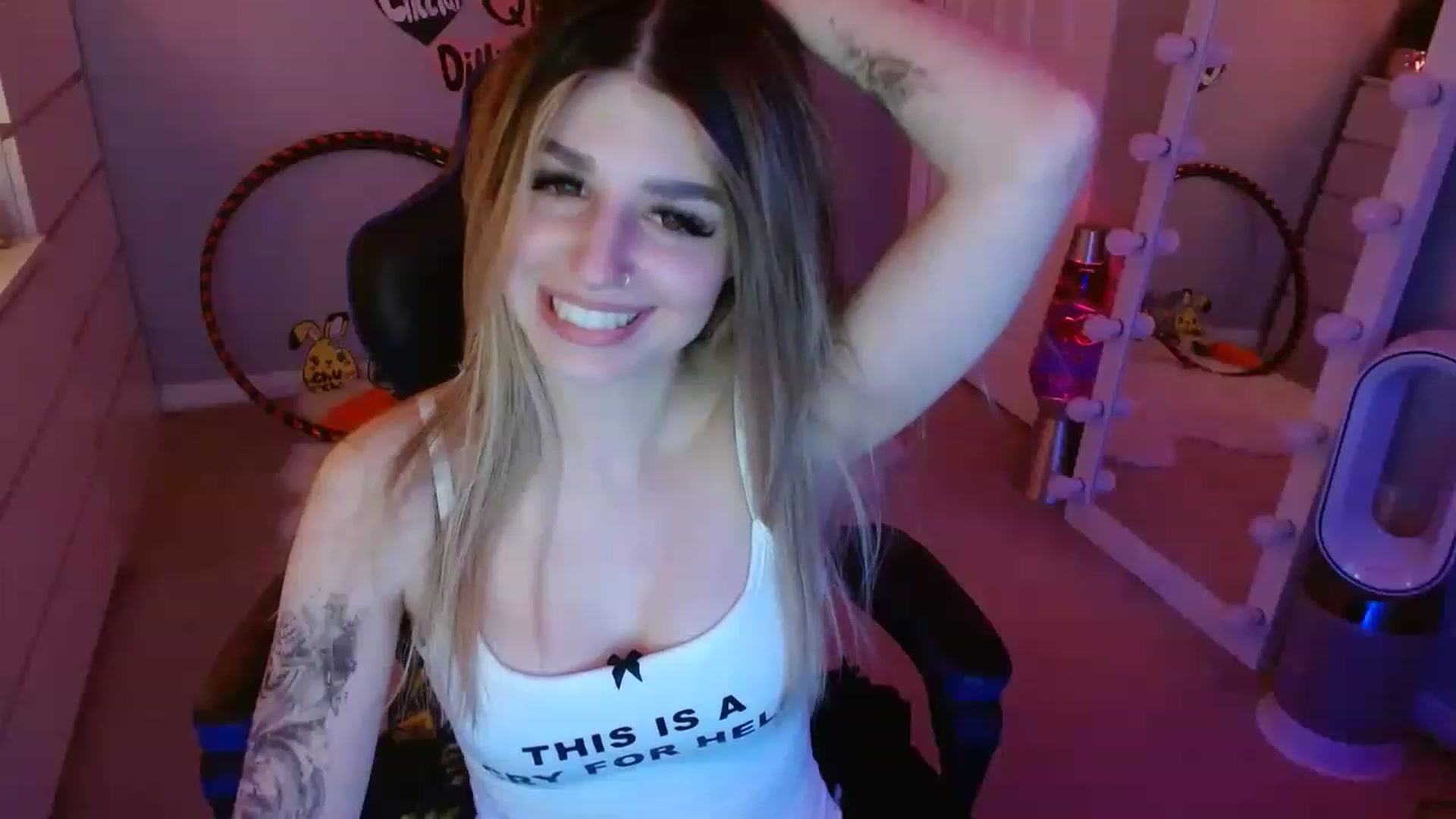 Gallery image thumbnail from Serafina's myfreecams stream on, 04/28/2023, 07:07 image 17 of 20