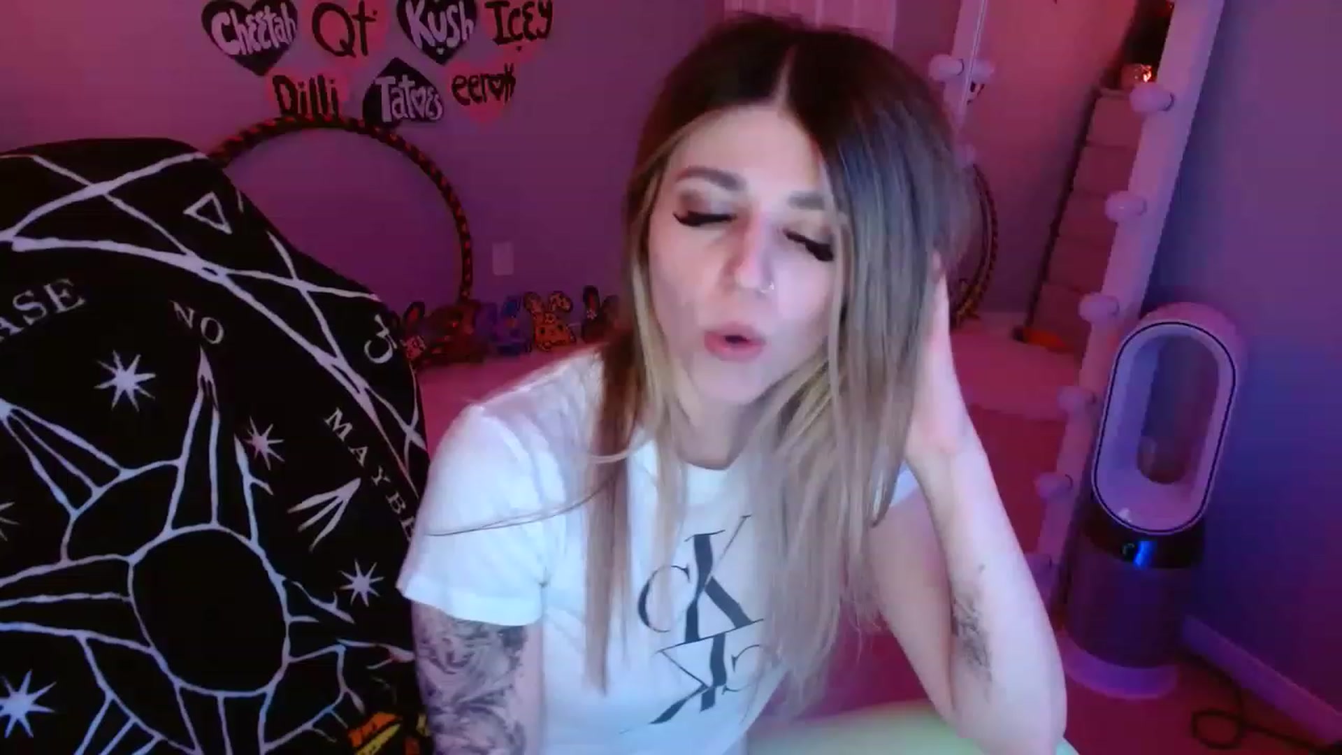Gallery image thumbnail from Serafina's myfreecams stream on, 04/29/2023, 09:00 image 6 of 20