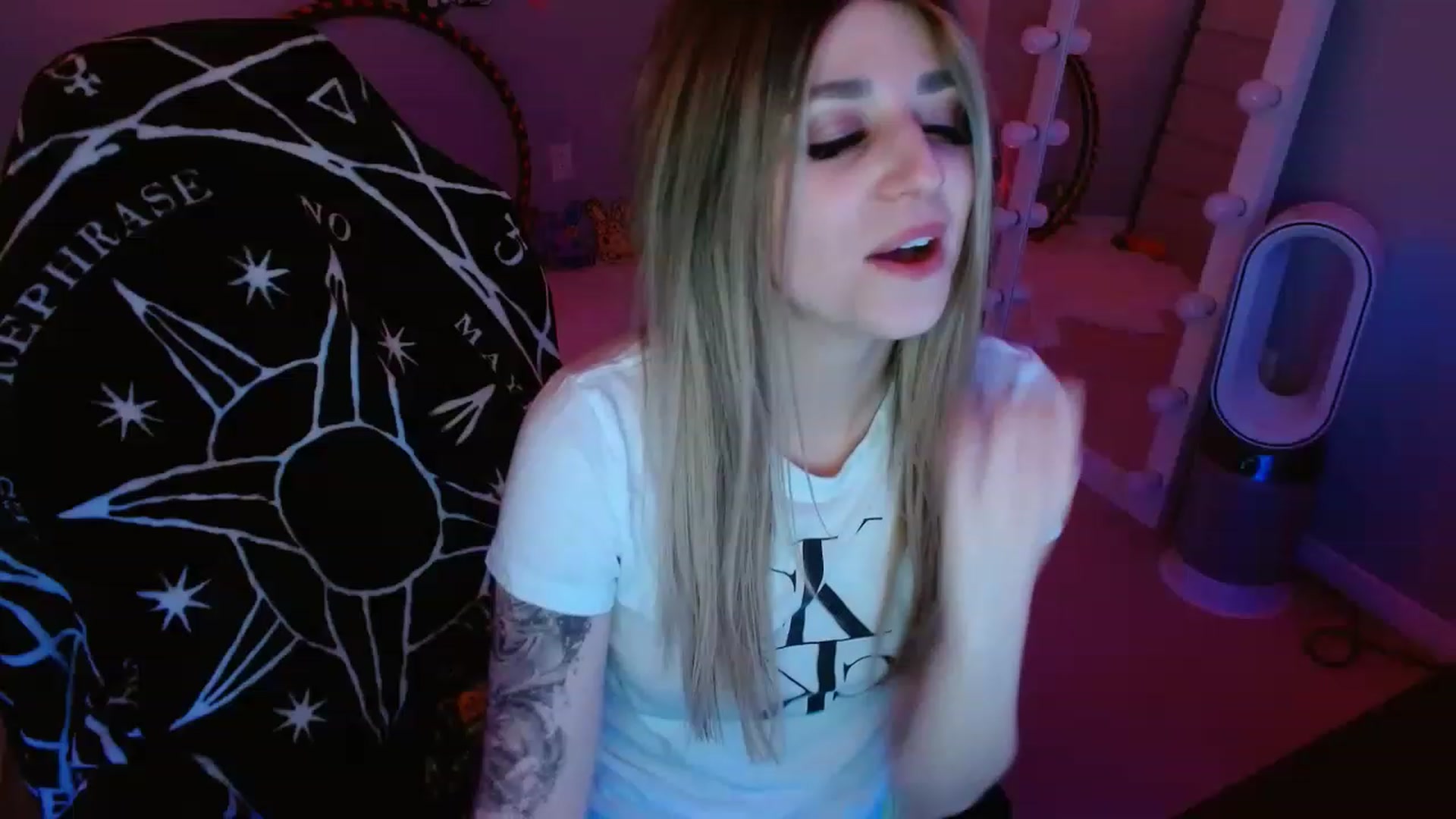 Gallery image thumbnail from Serafina's myfreecams stream on, 04/29/2023, 09:00 image 18 of 20