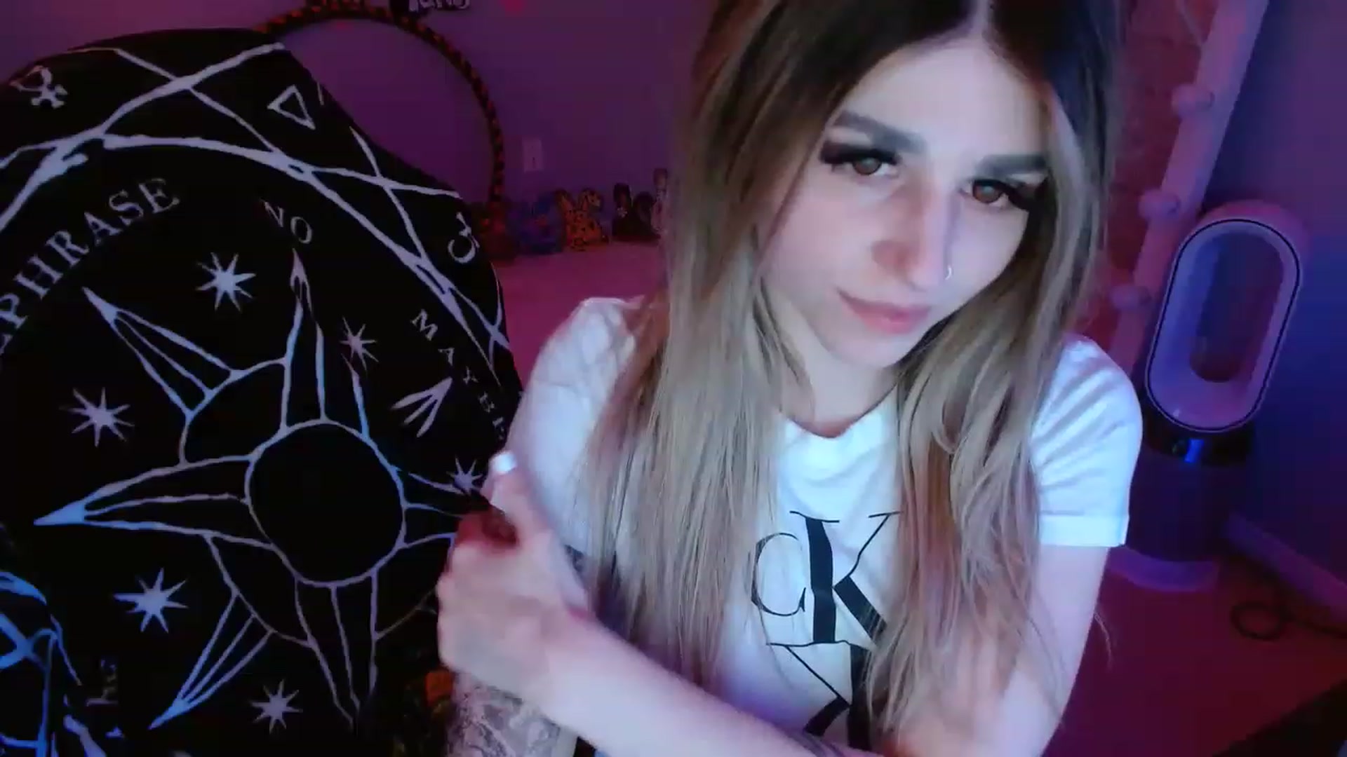 Gallery image thumbnail from Serafina's myfreecams stream on, 04/29/2023, 09:00 image 14 of 20