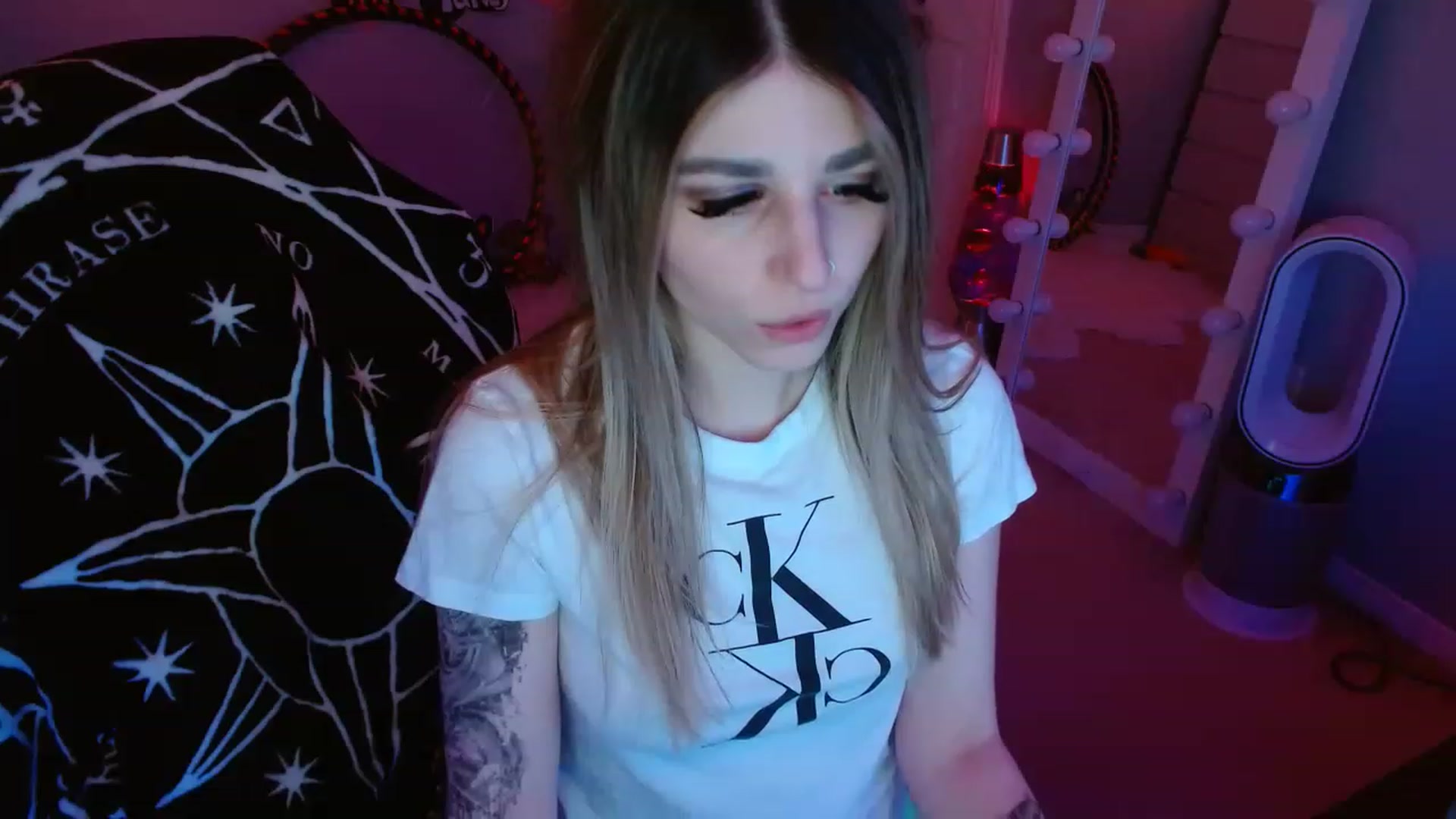 Gallery image thumbnail from Serafina's myfreecams stream on, 04/29/2023, 09:00 image 15 of 20