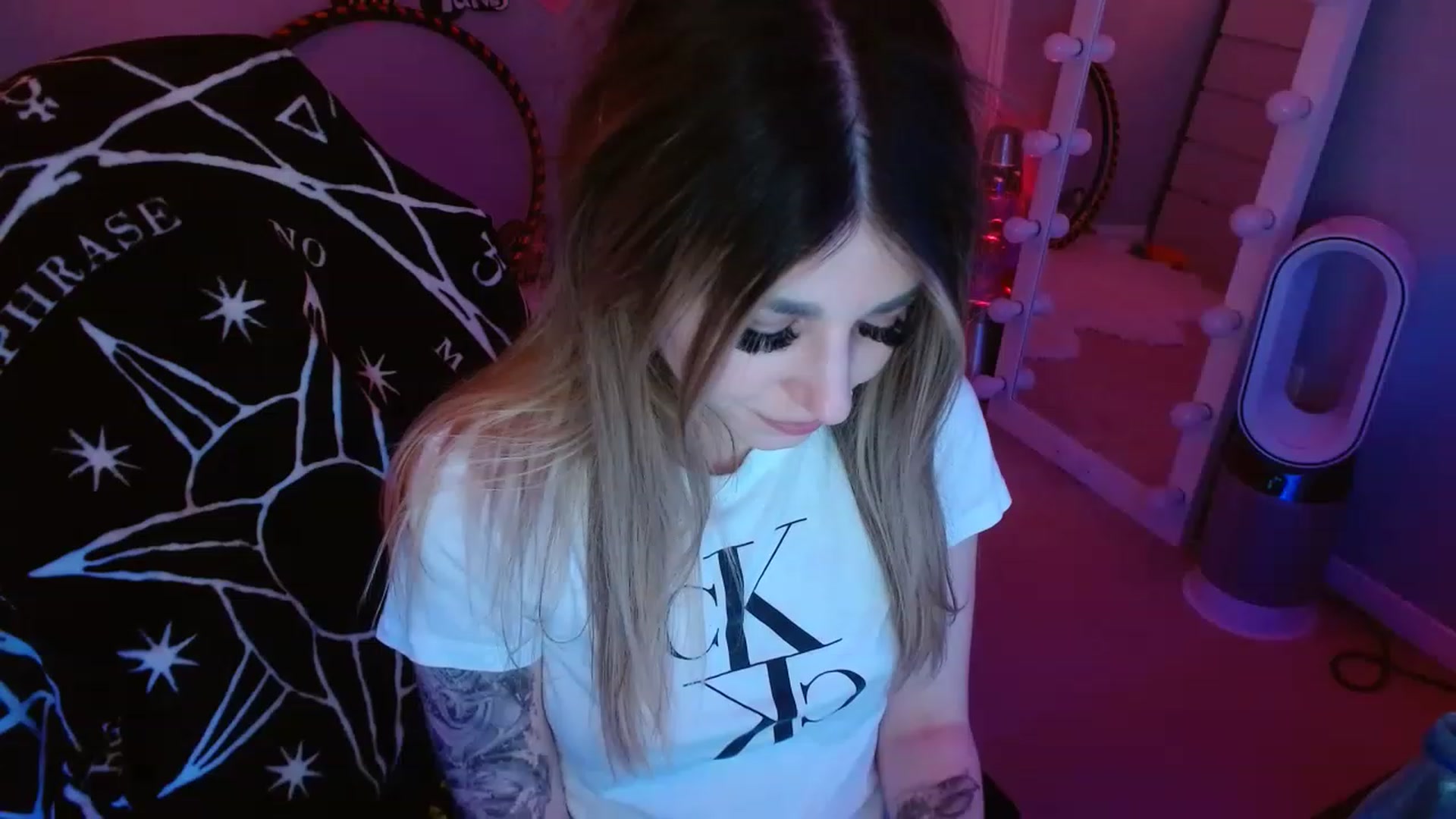 Gallery image thumbnail from Serafina's myfreecams stream on, 04/29/2023, 09:00 image 12 of 20
